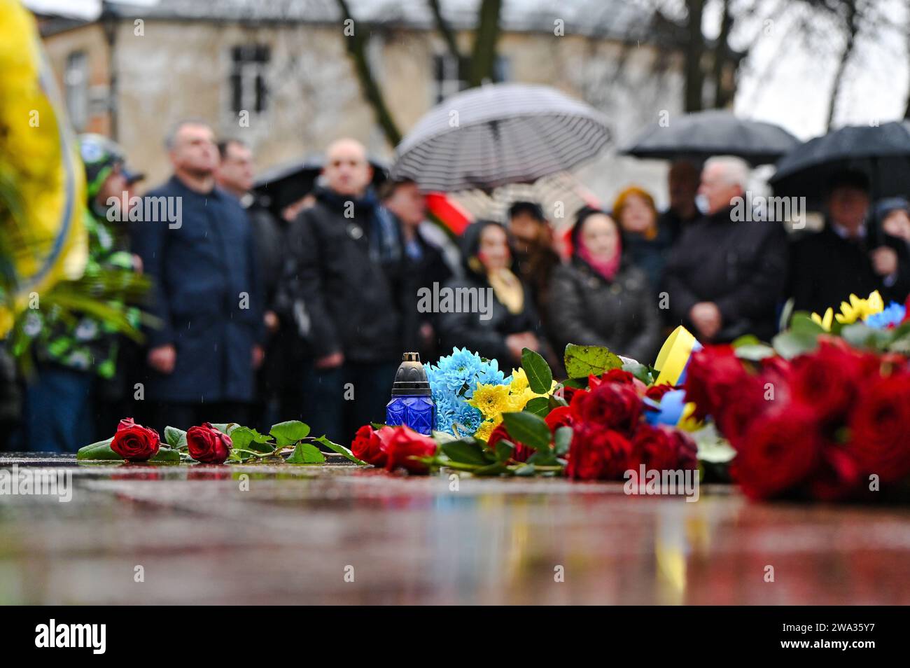 Non Exclusive LVIV UKRAINE JANUARY 1 2024 Flowers And A Vigil   Non Exclusive Lviv Ukraine January 1 2024 Flowers And A Vigil Lantern Are Seen At The Monument To Stepan Bandera On The 115th Birthday Annivers 2WA35Y7 