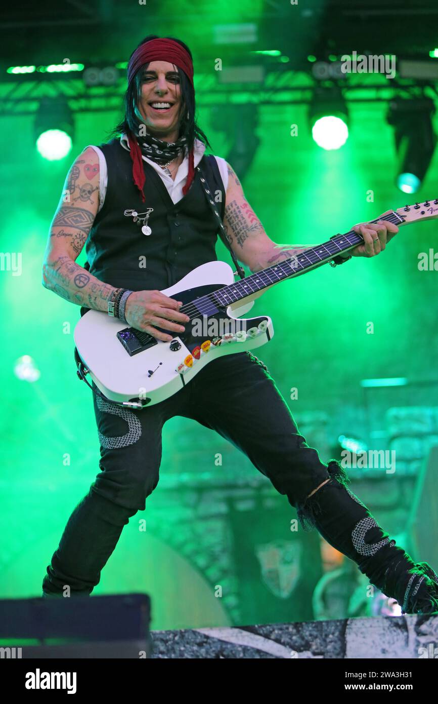 gitarrist-tommy-hi-res-stock-photography-and-images-alamy