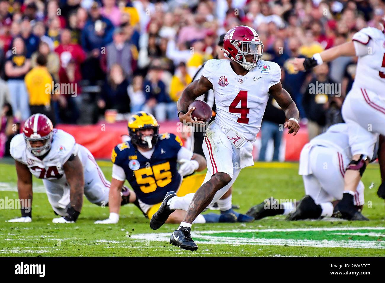 Pasadena, CA. 1st Jan, 2024. Alabama Crimson Tide quarterback Jalen
