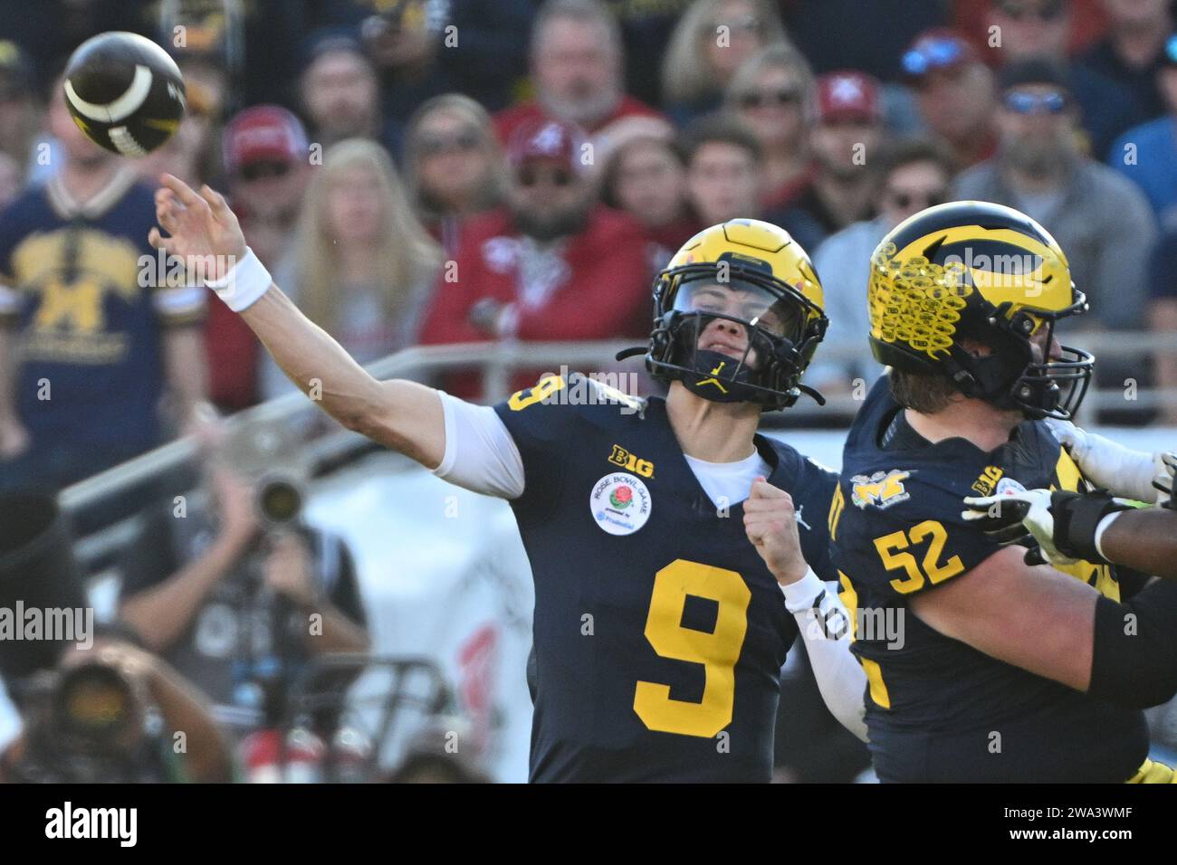 Pasadena, United States. 01st Jan, 2024. Michigan Wolverines quarterback J.J. McCarthy throws against the Alabama Crimson Tide in the second quarter in the 2024 Rose Bowl NCAA football game at the Rose Bowl in Pasadena, California on Monday, January 1, 2024. Photo by Jon SooHoo/UPI Credit: UPI/Alamy Live News Stock Photo