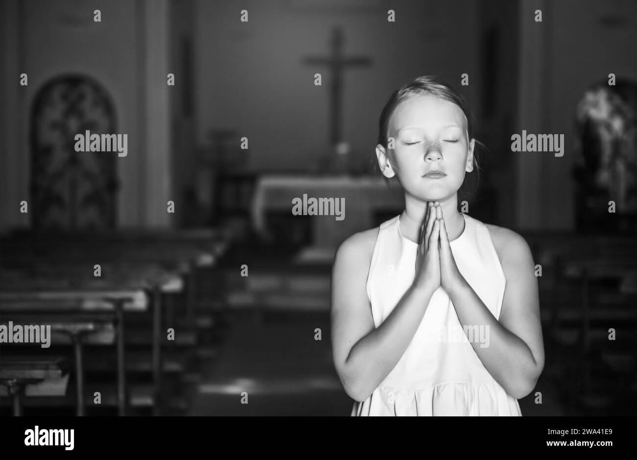Child praying cross hi-res stock photography and images - Alamy