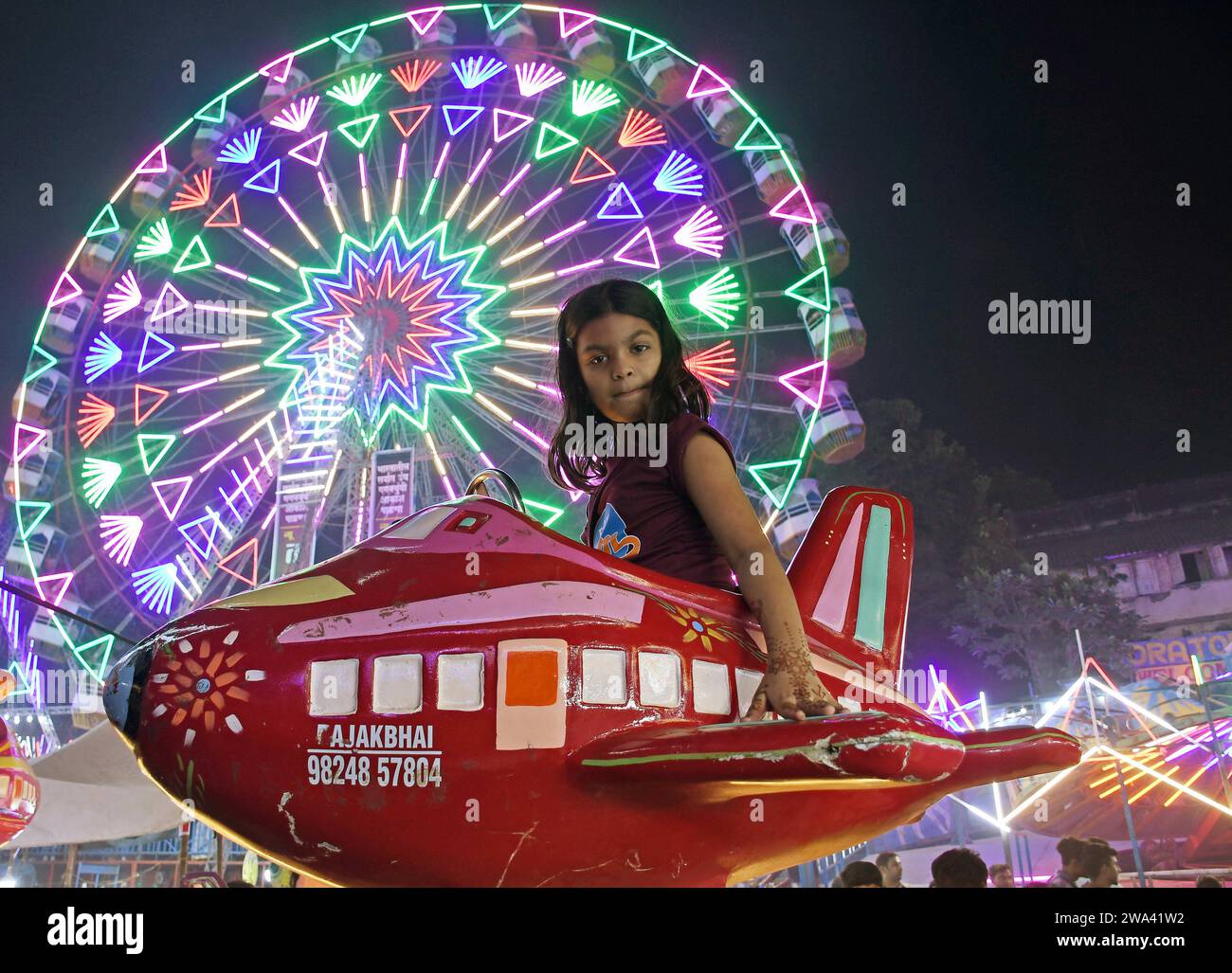 Mumbai, Maharashtra, India. 29th Dec, 2023. A girl enjoys aeroplane