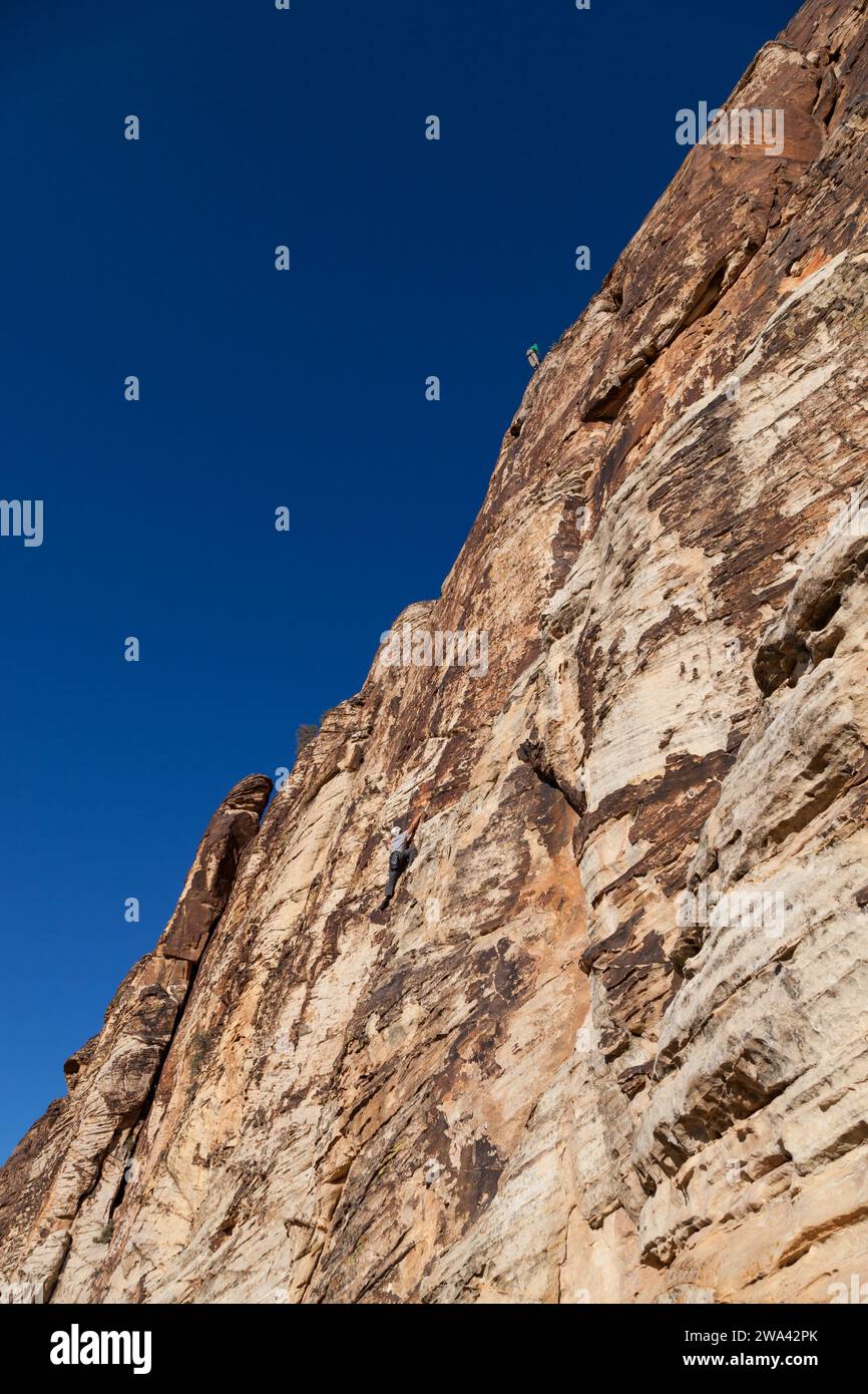Hand reaching another hand hi-res stock photography and images - Alamy