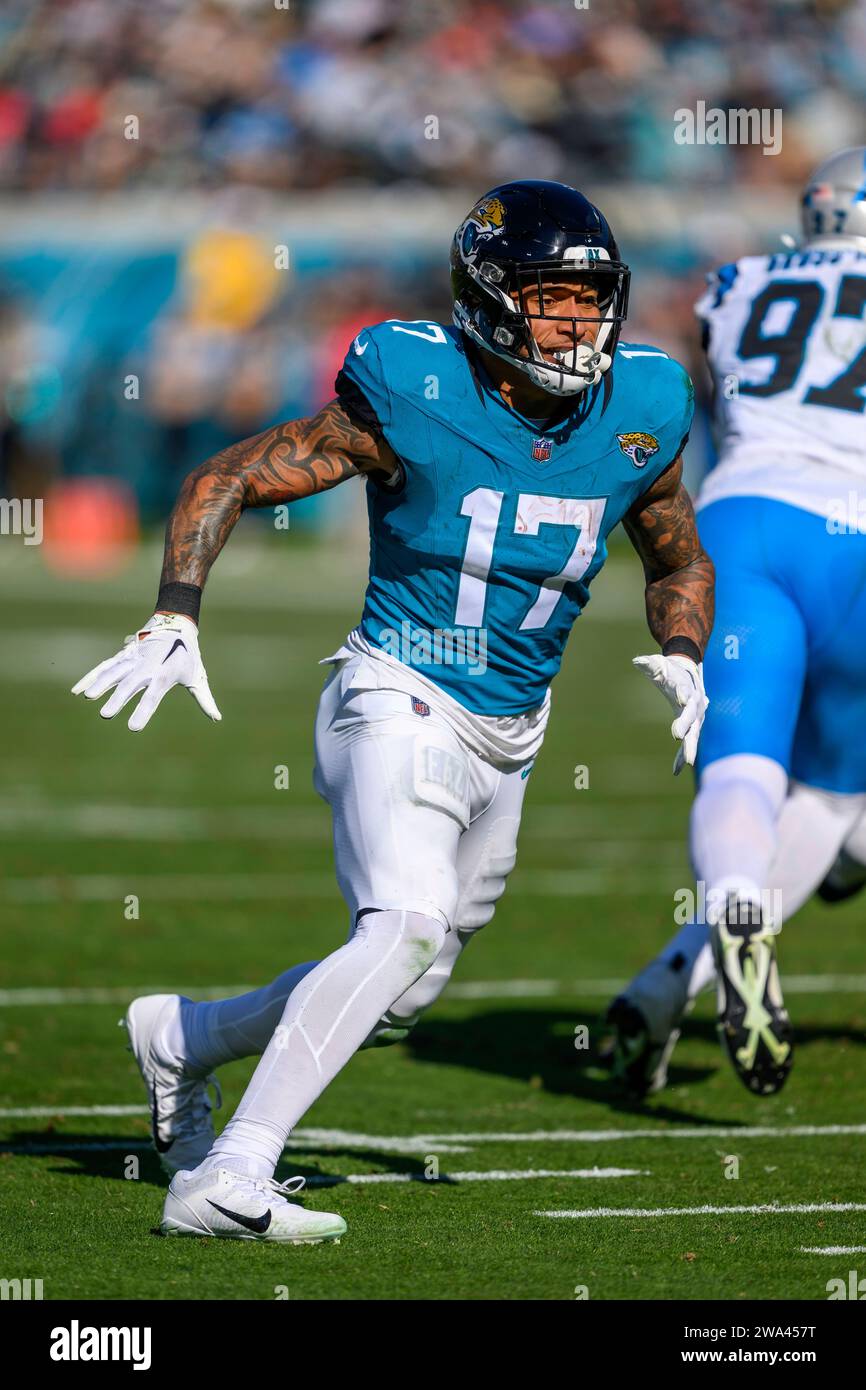 Jacksonville Jaguars tight end Evan Engram (17) runs a play during an