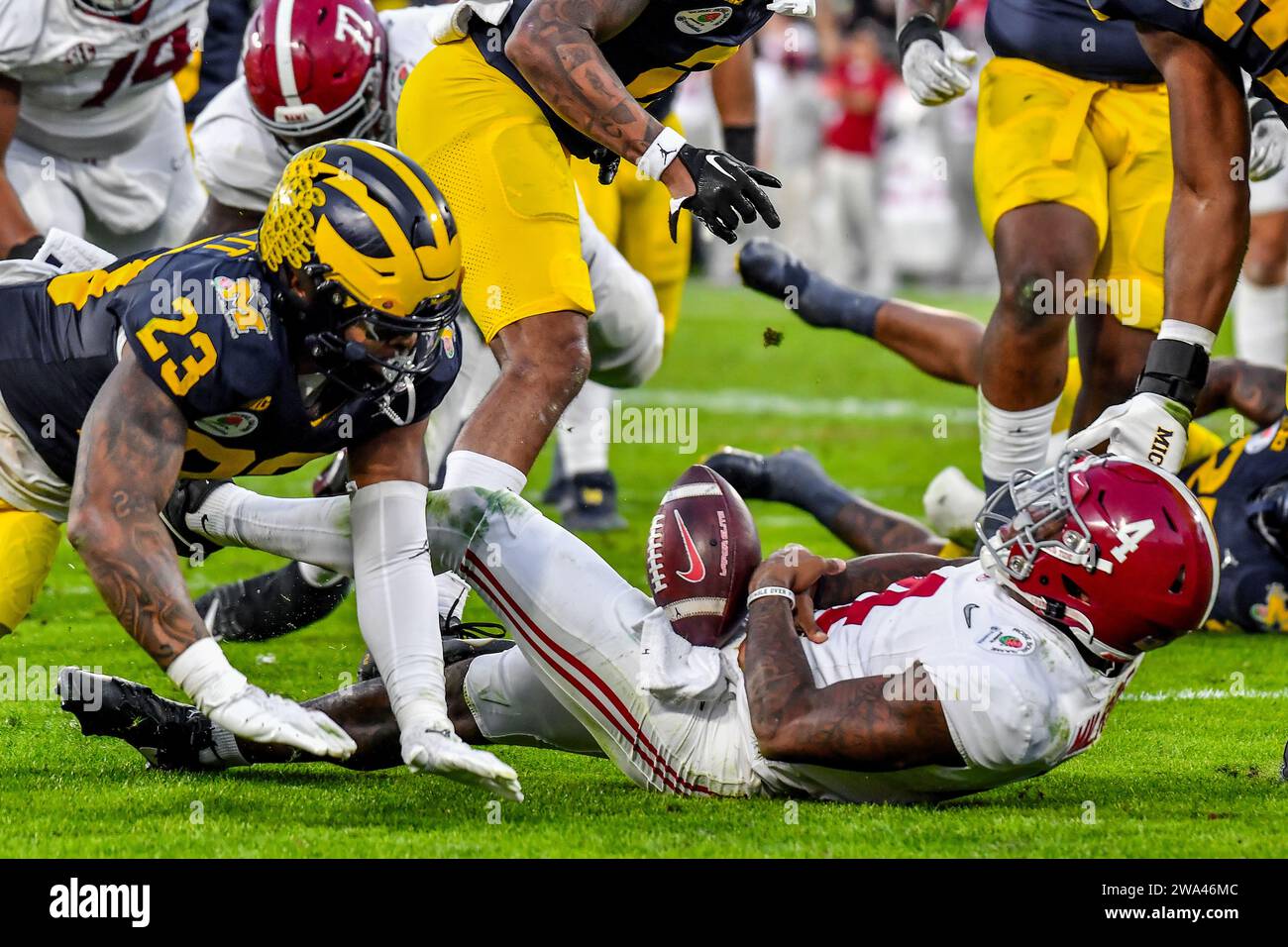Pasadena, CA. 1st Jan, 2024. Alabama Crimson Tide quarterback Jalen