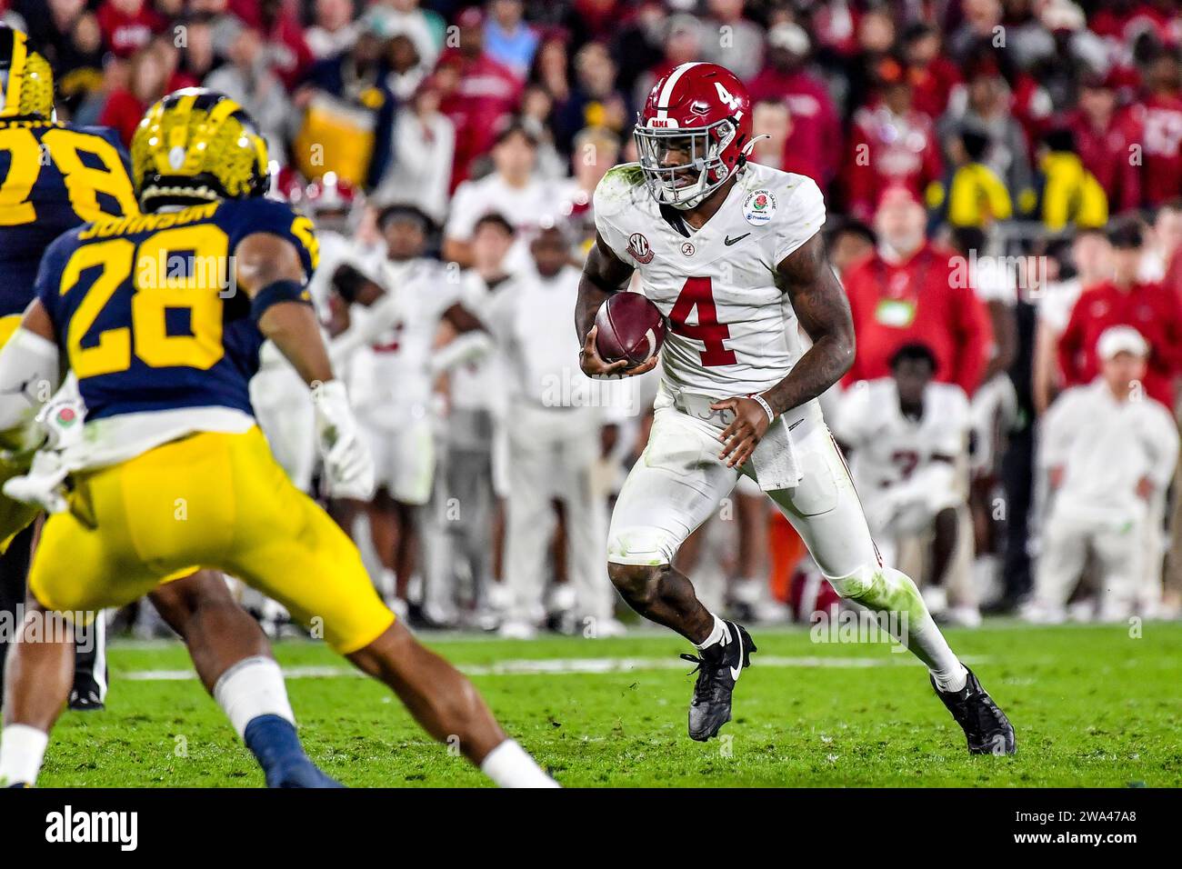 Pasadena, CA. 1st Jan, 2024. Alabama Crimson Tide quarterback Jalen