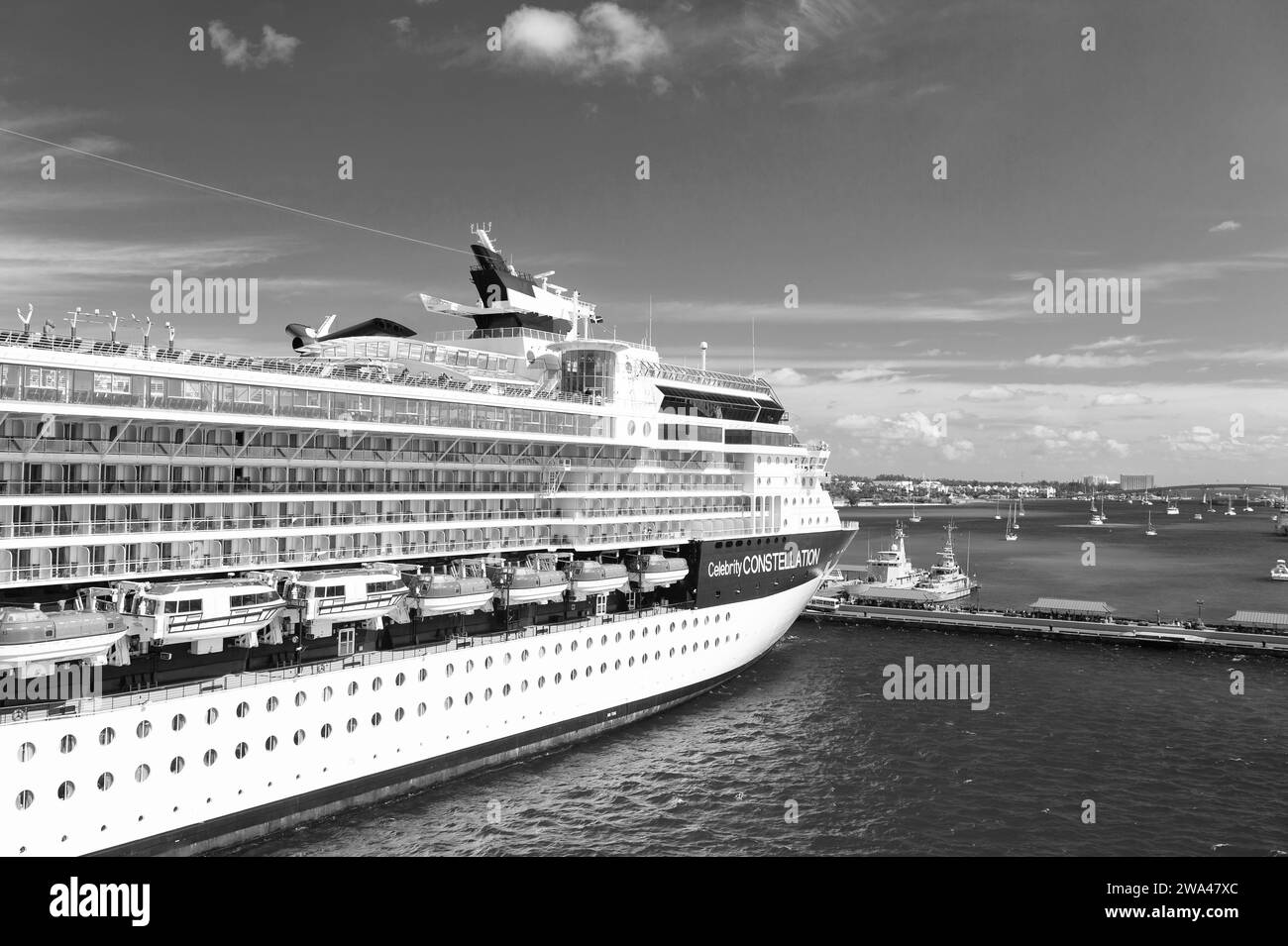 Nassau bahamas cruise ship Black and White Stock Photos & Images - Alamy
