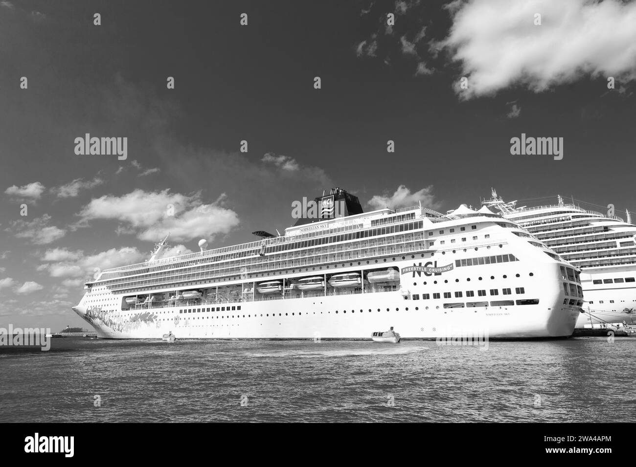 Bahamas cruise ship Black and White Stock Photos & Images - Alamy