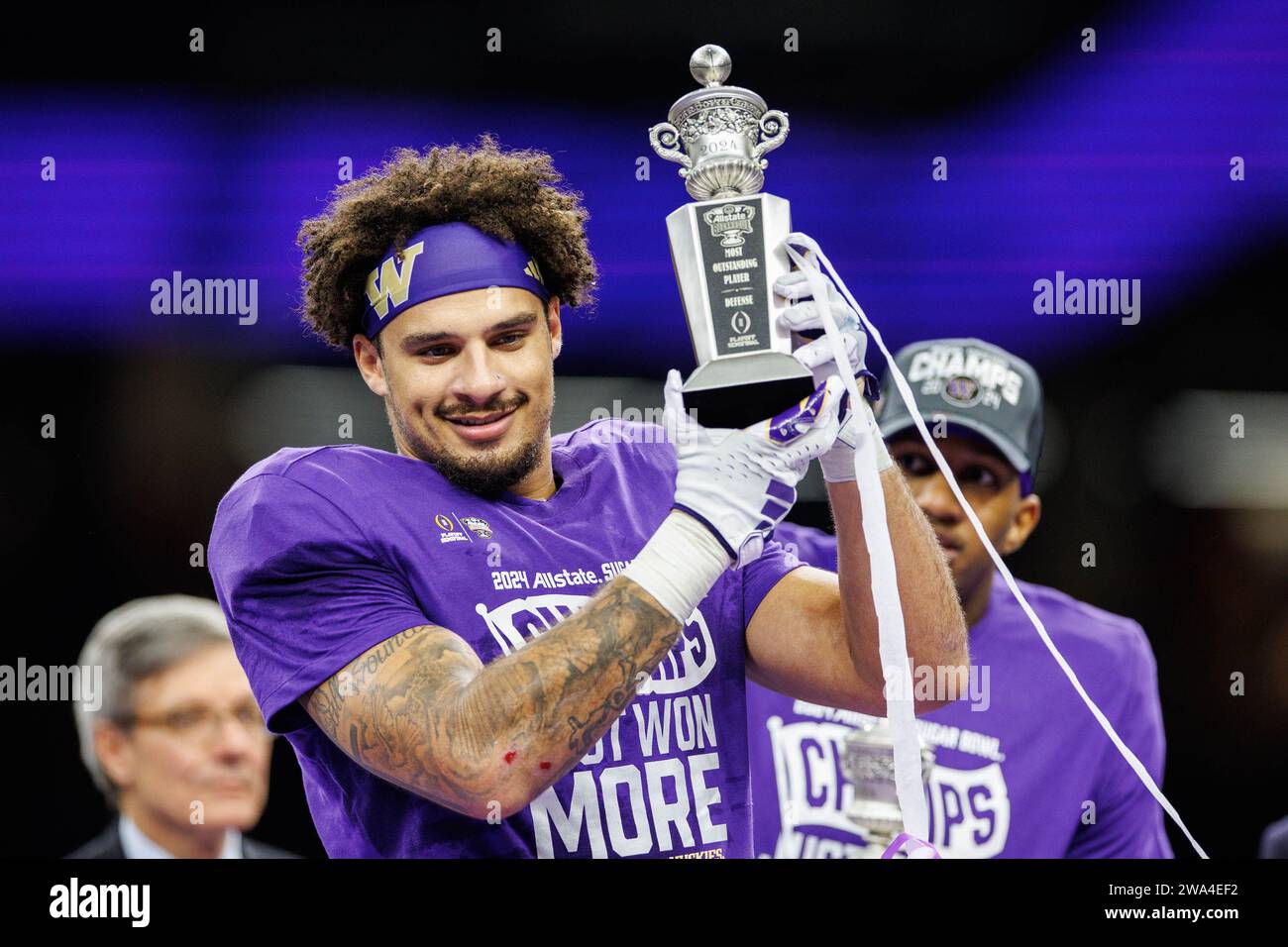 New Orleans, Louisiana, USA. 01st Jan, 2024. Washington defensive lineman Bralen Trice (8) is awarded the defensive MVP after NCAA football game action between the Texas Longhorns and the Washington Huskies at Caesars Superdome in New Orleans, Louisiana. Washington defeated Texas 37-31. John Mersits/CSM/Alamy Live News Stock Photo