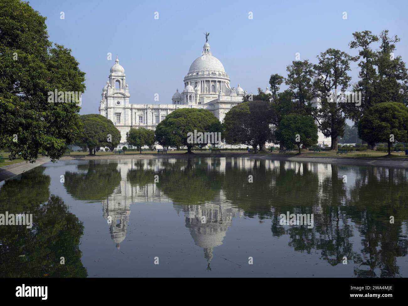 IND , INDIEN : Das Denkmal fuer Koenigin  Königin  Viktoria / Victoria Memorial in Kalkutta / Kolkata , 19.12.2023 IND , INDIA : Victoria Memorial in Calcutta / Kolkata , 19.12.2023 *** IND , INDIA Queen Victoria Memorial in Calcutta Kolkata , 19 12 2023 IND , INDIA Victoria Memorial in Calcutta Kolkata , 19 12 2023 Stock Photo