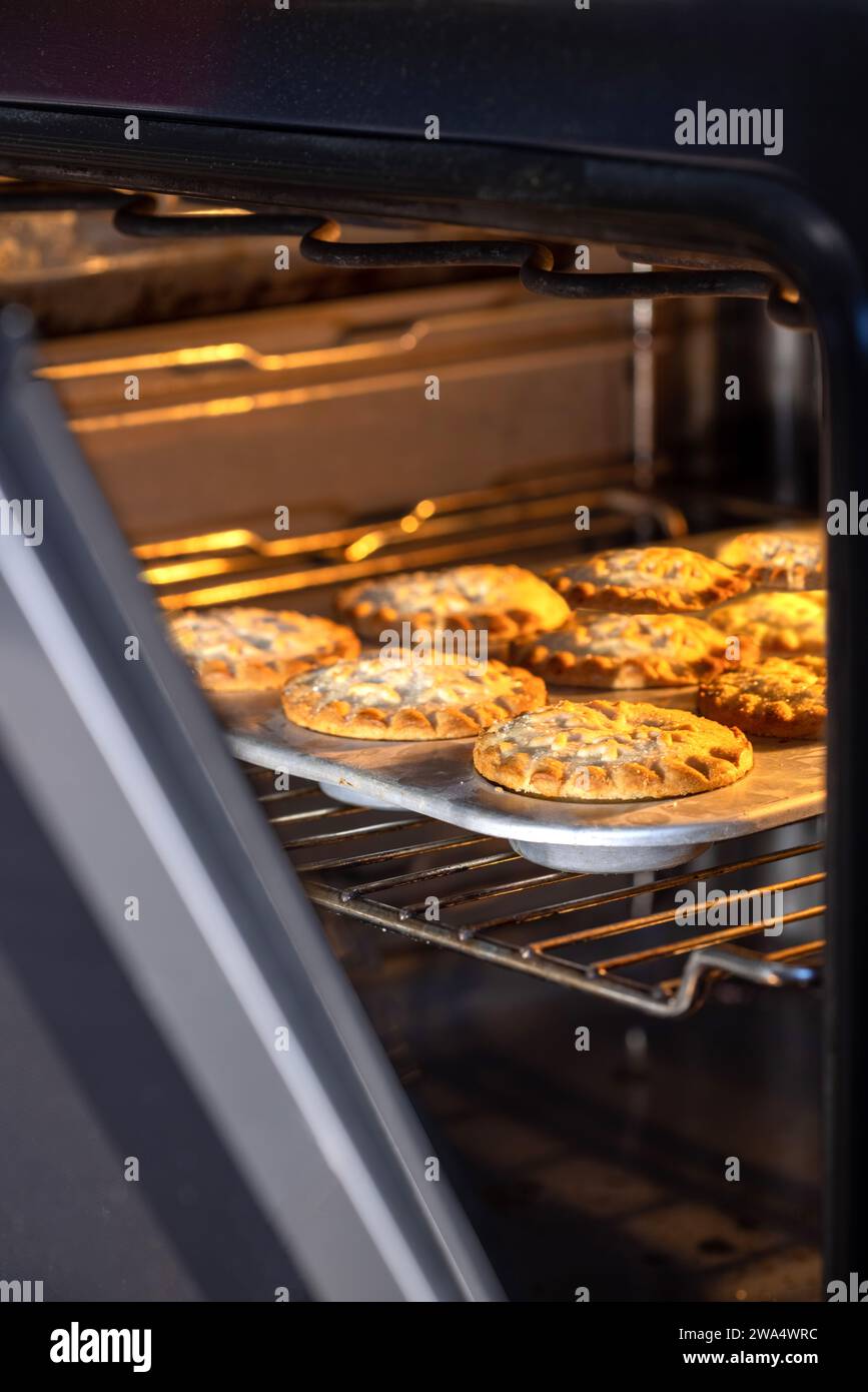 Traditional british mince pies hi-res stock photography and images - Alamy