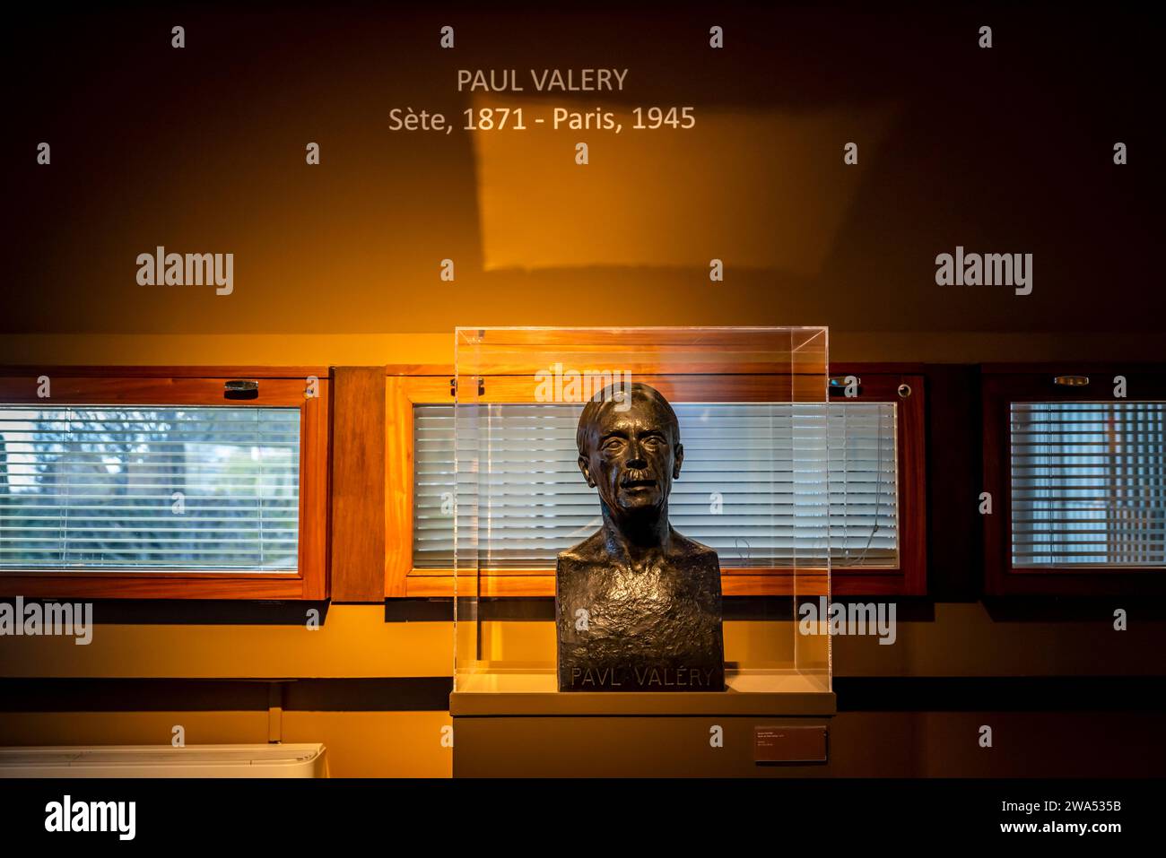 Paul Valery bust, Musee Paul Valery houses a collection of beaux arts paintings in a restored 1970s Corbusian-style building, Sète, the southeast Fren Stock Photo