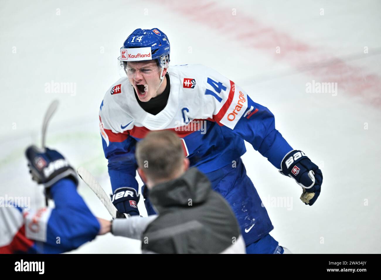 Gothenburg, Sweden. 02nd Jan, 2024. GOTHENBURG, SWEDEN 20240102Slovakian Adam Sykora score 1-0 during the in IIHF World Junior Championship in icehockey. Quarter final match between Slovakia and Finland at Frölundaborg in Gothenburg, Sweden January 2, 2024. Foto: Björn Larsson Rosvall/TT/Kod 9200 Credit: TT News Agency/Alamy Live News Stock Photo