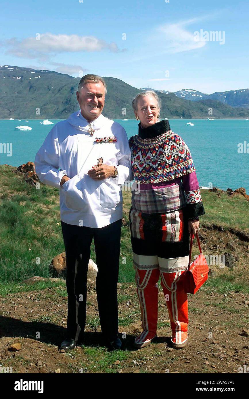 File Queen Margrethe and Prince Henrik dressed in traditional
