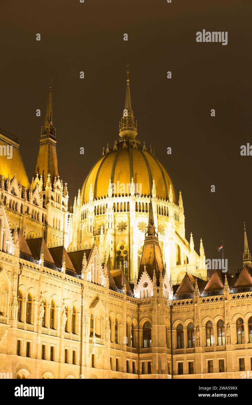 Parliament building at night hi-res stock photography and images - Alamy
