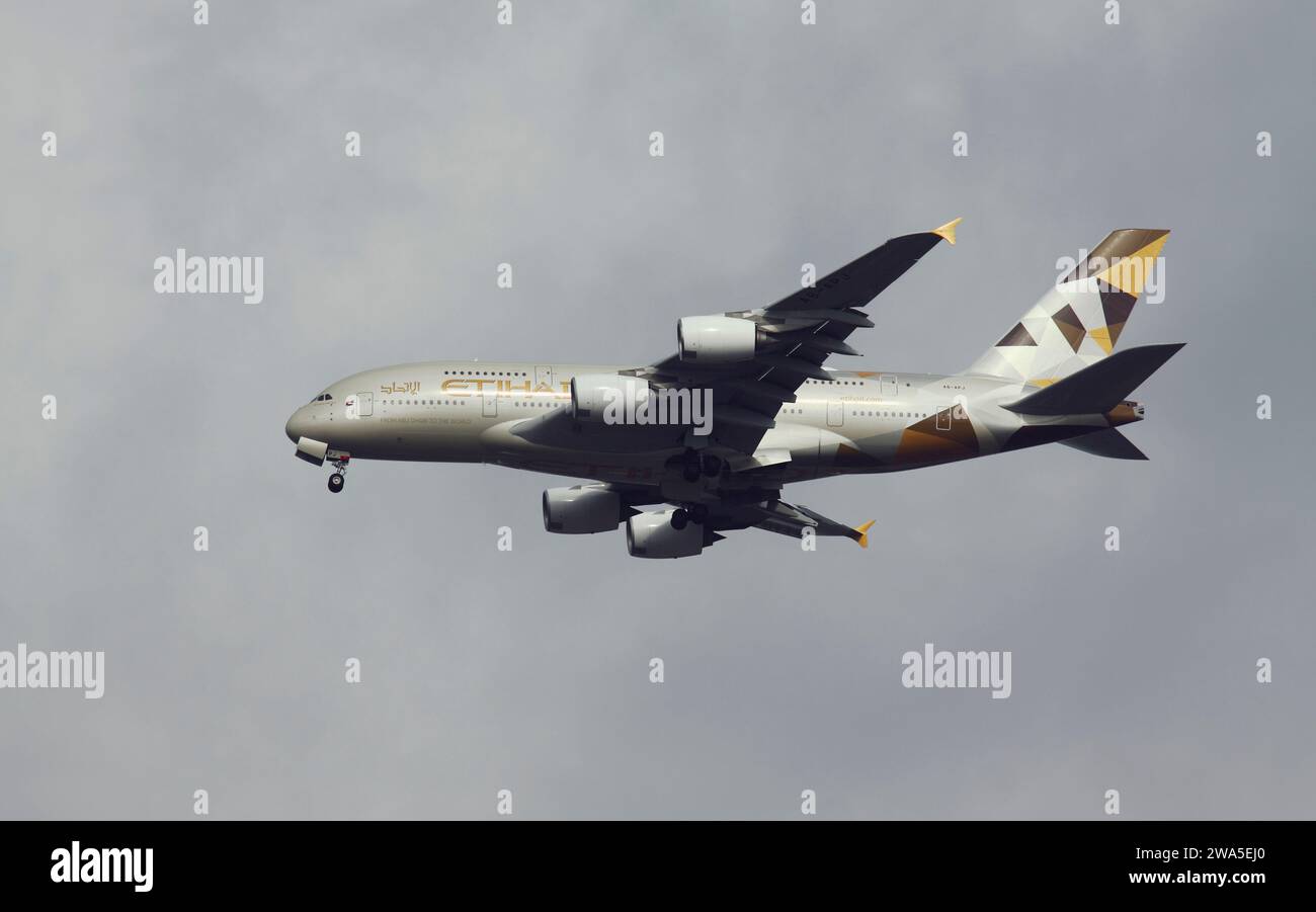 Etihad airways airbus a380 hi-res stock photography and