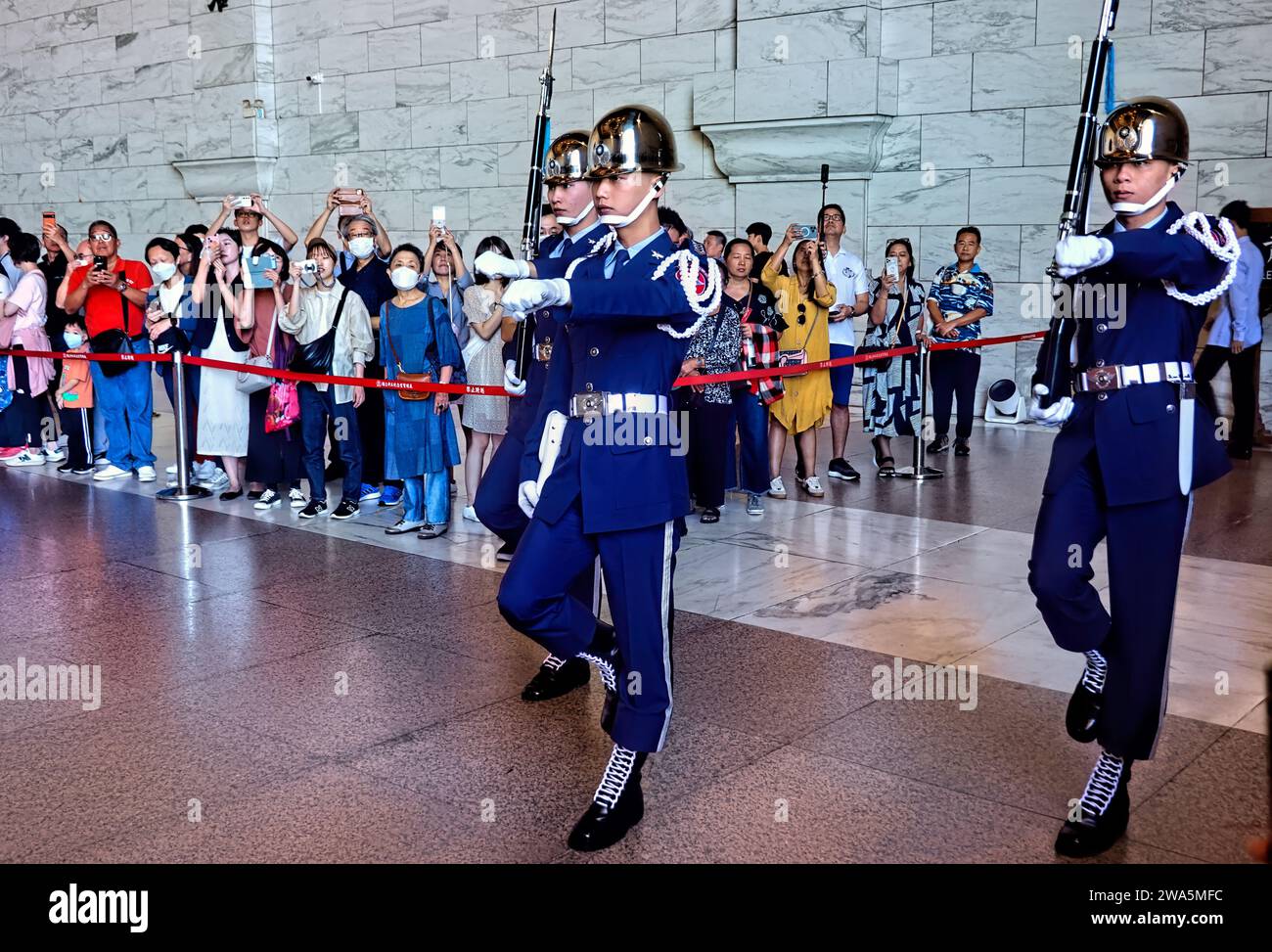 Changing of the guard at Chiang Kai-shek Memorial Hall, Taipei, Taiwan ...
