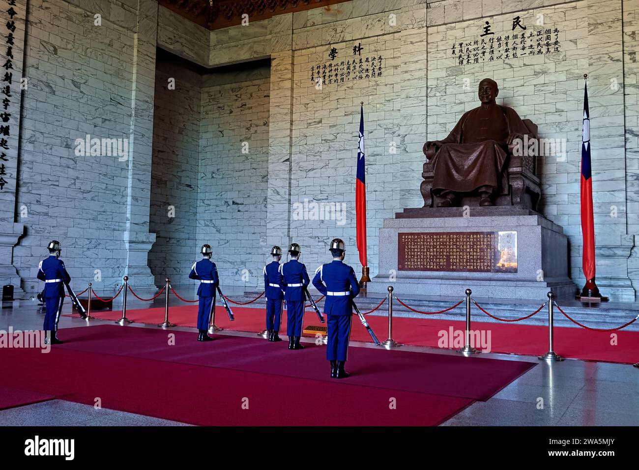 Changing of the guard at Chiang Kai-shek Memorial Hall, Taipei, Taiwan ...