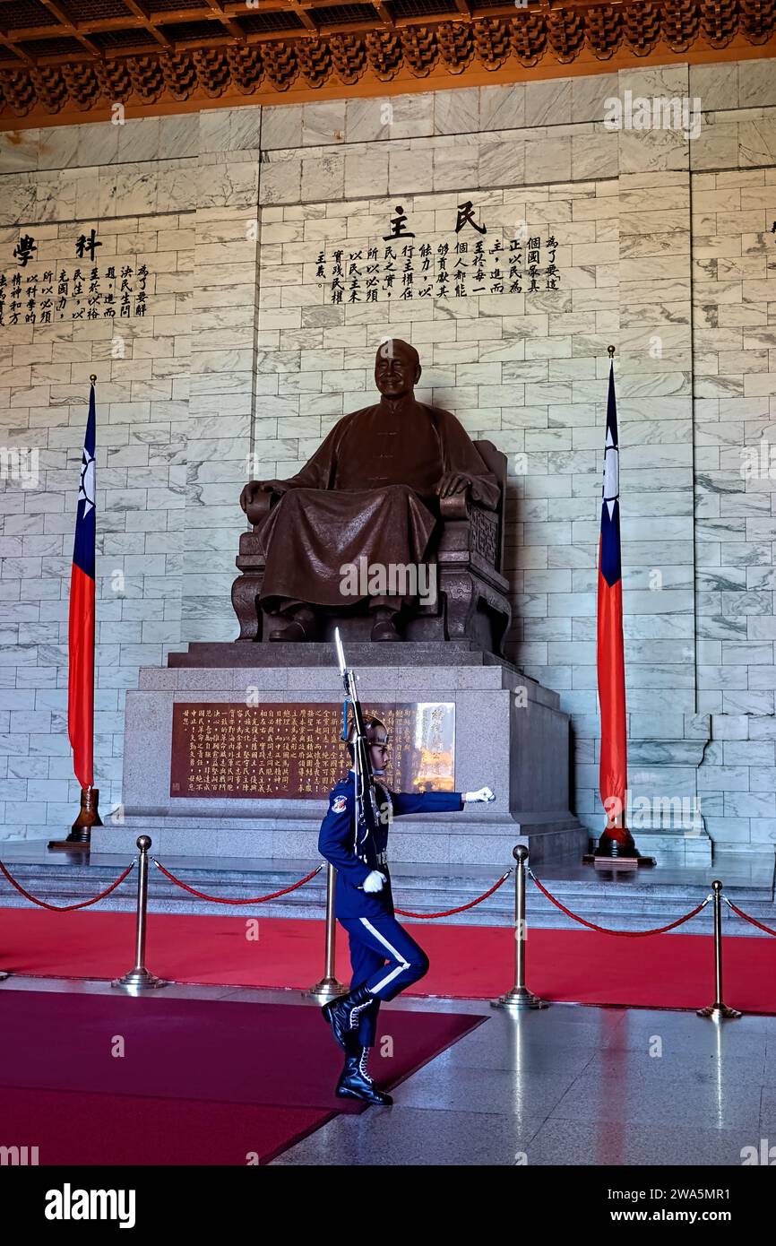 Changing of the guard at Chiang Kai-shek Memorial Hall, Taipei, Taiwan ...