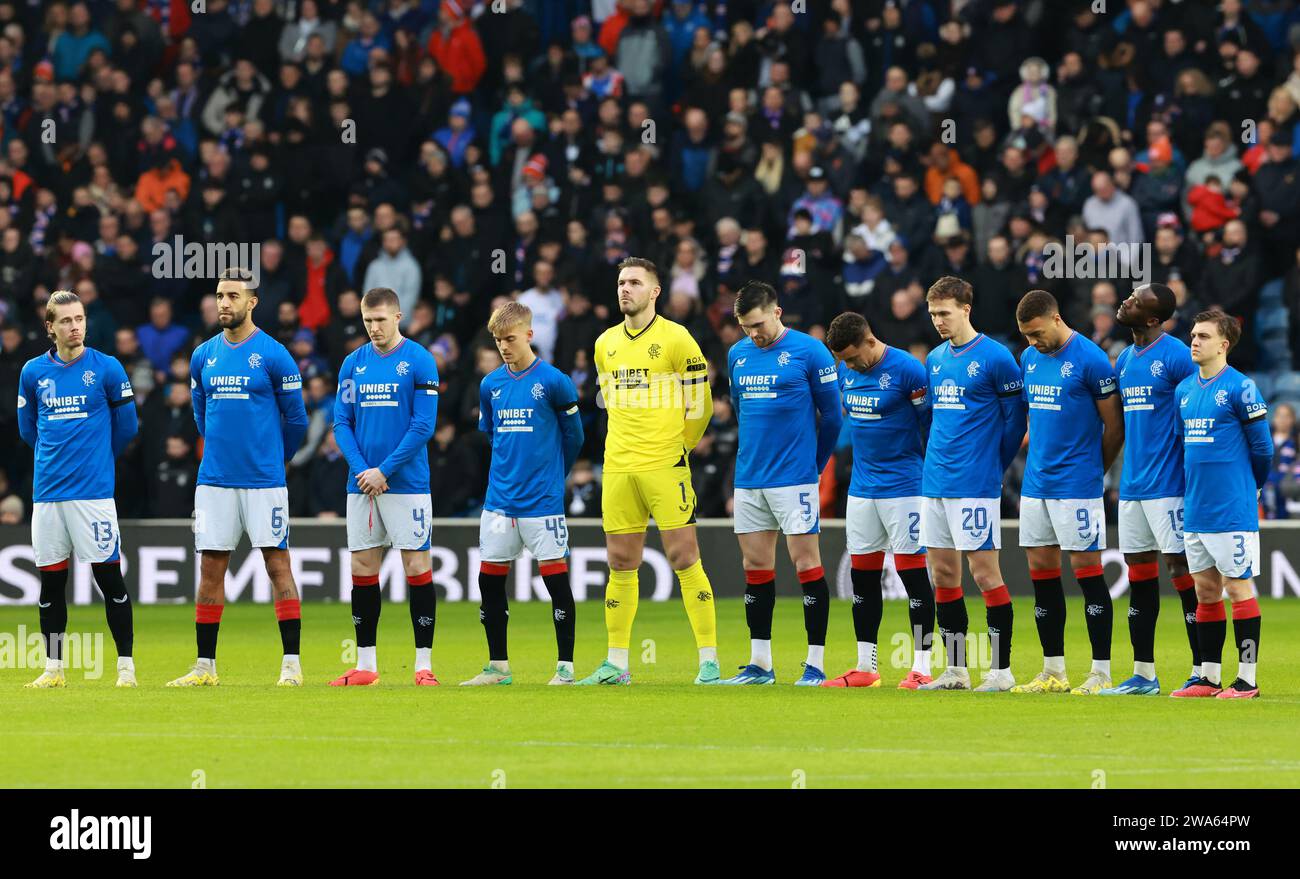 Rangers players stands for a minute's silence in memory of the 66 ...