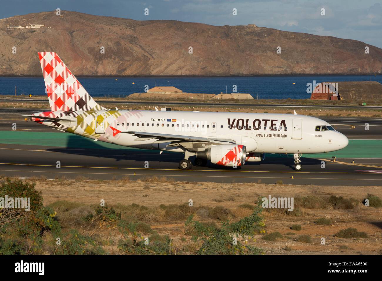 Airbus A319 airliner of the Volotea airline at the Gran Canaria airport Stock Photo