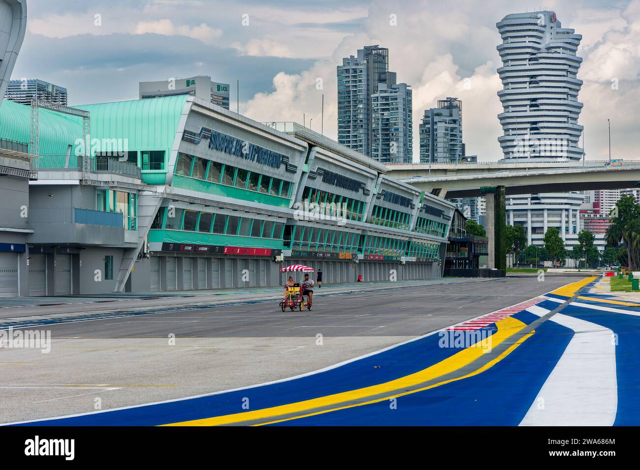 The start and finish straight and pit lane of the Marina Bay Street Circuit. When not used for motor races, the venue is Stock Photo