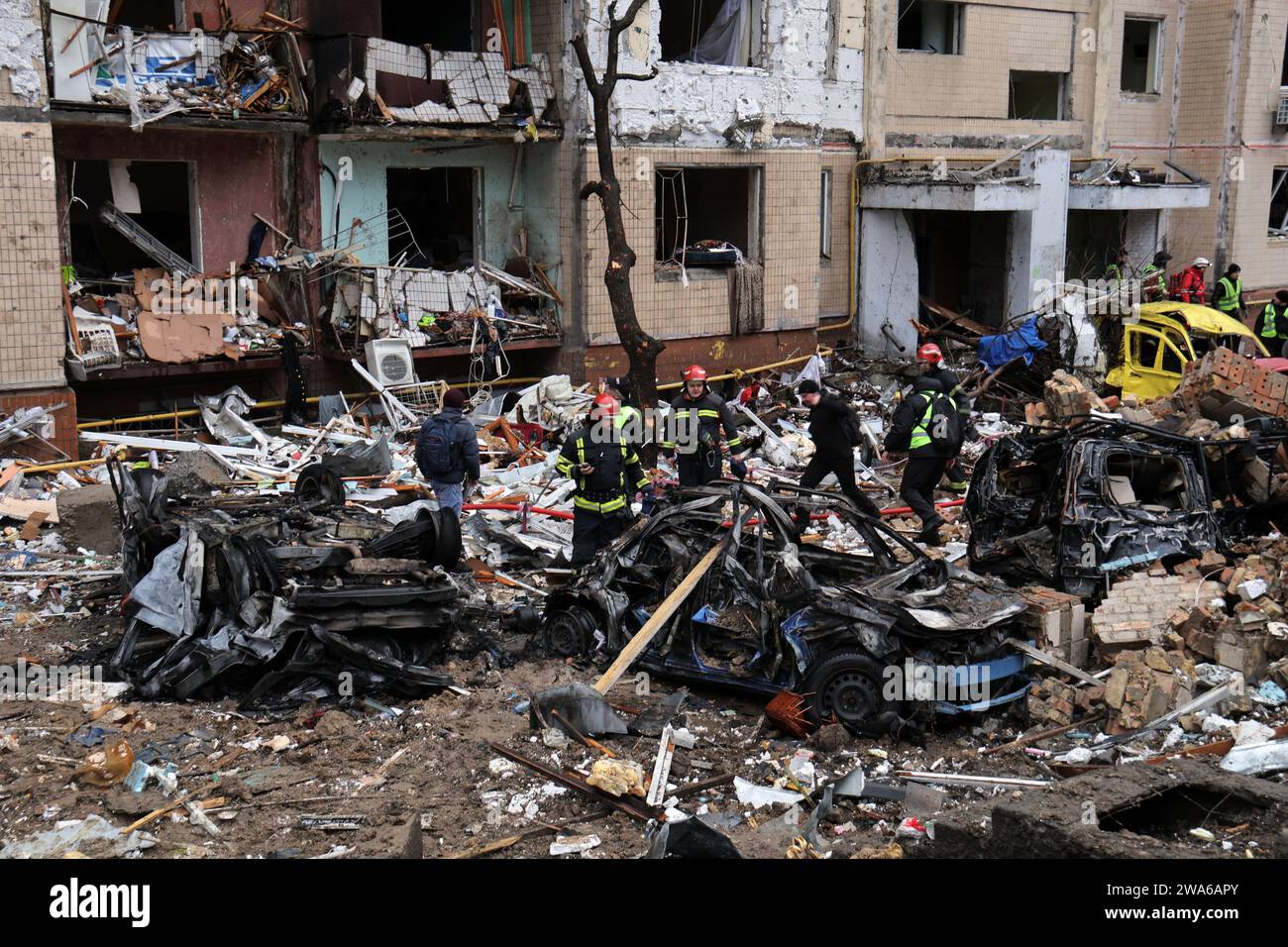 Non Exclusive KYIV UKRAINE JANUARY 2 2024 Rescuers Are Seen At   Non Exclusive Kyiv Ukraine January 2 2024 Rescuers Are Seen At Work At An Apartment Building In The Solomianskyi District Damaged In The Large 2WA6APY 