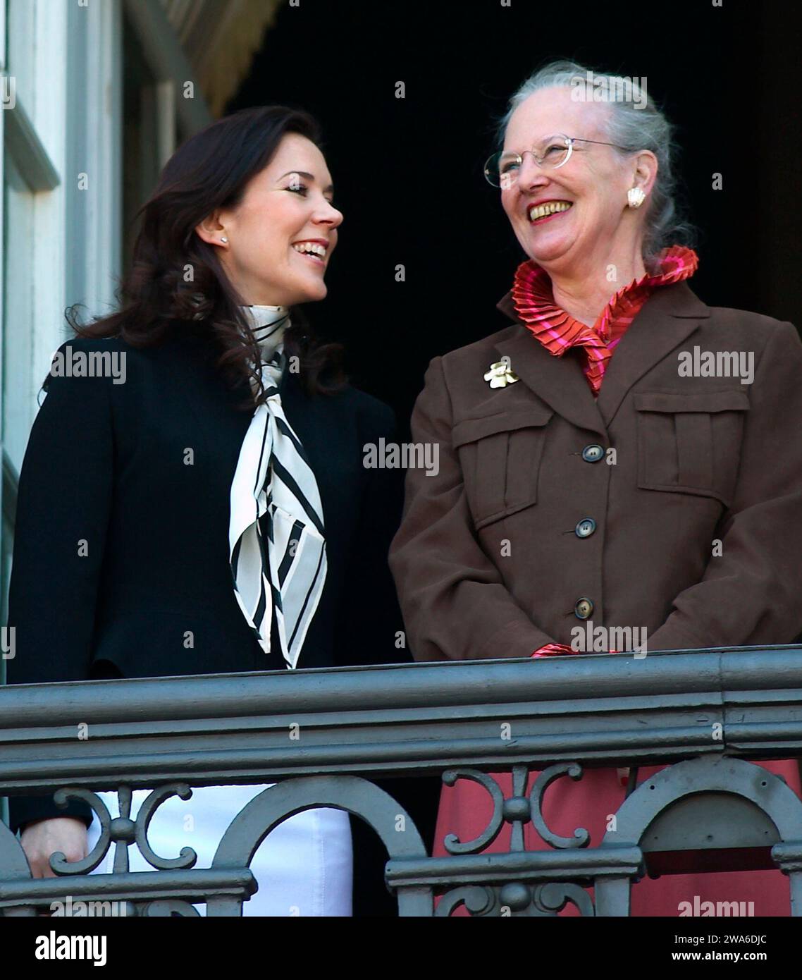(ARCHIVE) The entire Danish royal family on the balcony at Amalienborg in Copenhagen on Friday 16 April 2004, where Queen Margrethe's 64th birthday was celebrated. Queen Margrethe enjoying herself with her future daughter-in-law Mary Donaldson. Denmarks Queen Margrethe announced in her New Years speech that she is abdicating on February 14. Crown Prince Frederik will take her place and become King Frederik the 10th of Denmark, while Australian born Crown Princess Mary will be Queen of Denmark.. (Photo: Keld Navntoft / Scanpix 2024) Stock Photo