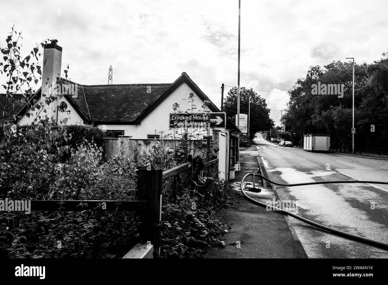 THE CROOKED HOUSE PUB, MORNING AFTER THE FIRE Stock Photo