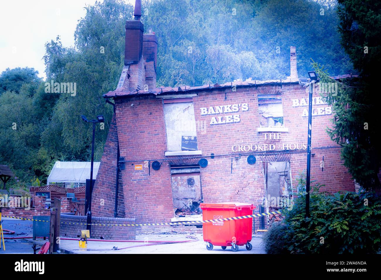 THE CROOKED HOUSE PUB, MORNING AFTER THE FIRE Stock Photo