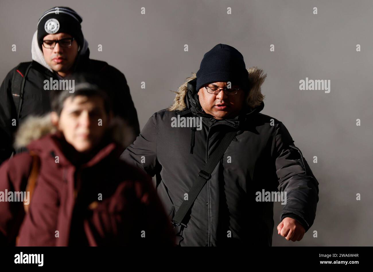 New York United States 02nd Jan 2024 Pedestrians Dressed For Cold   New York United States 02nd Jan 2024 Pedestrians Dressed For Cold Weather Walk In Lower Manhattan In New York City On Tuesday January 2 2024 The First Major Winter Storm Of 2024 Is Approaching And Could Bring The First Recordable Snow Fall In 2 Years From New York To Washington Photo By John Angelilloupi Credit Upialamy Live News 2WA6W4R 