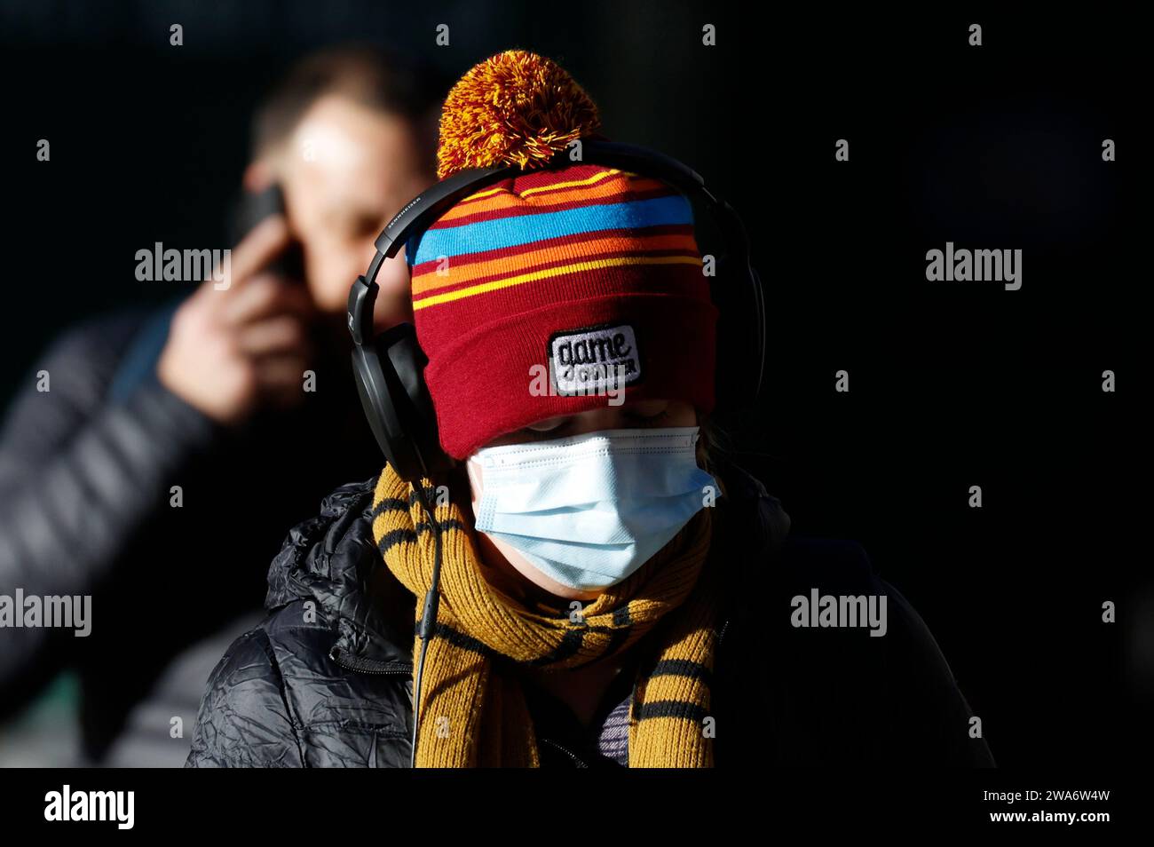 New York United States 02nd Jan 2024 Pedestrians Dressed For Cold   New York United States 02nd Jan 2024 Pedestrians Dressed For Cold Weather Walk In Lower Manhattan In New York City On Tuesday January 2 2024 The First Major Winter Storm Of 2024 Is Approaching And Could Bring The First Recordable Snow Fall In 2 Years From New York To Washington Photo By John Angelilloupi Credit Upialamy Live News 2WA6W4W 