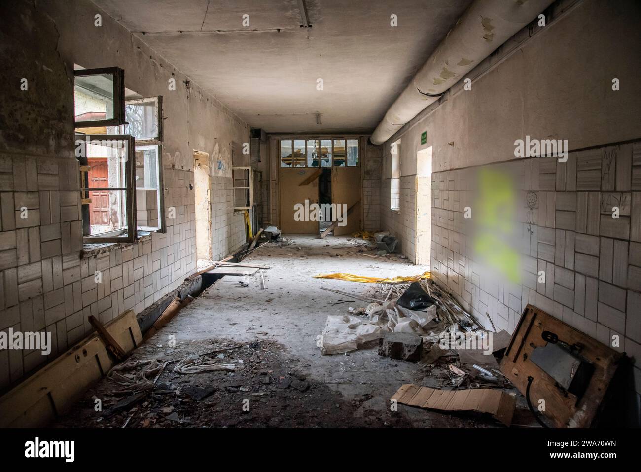 Abandoned and destroyed factory interior Stock Photo - Alamy