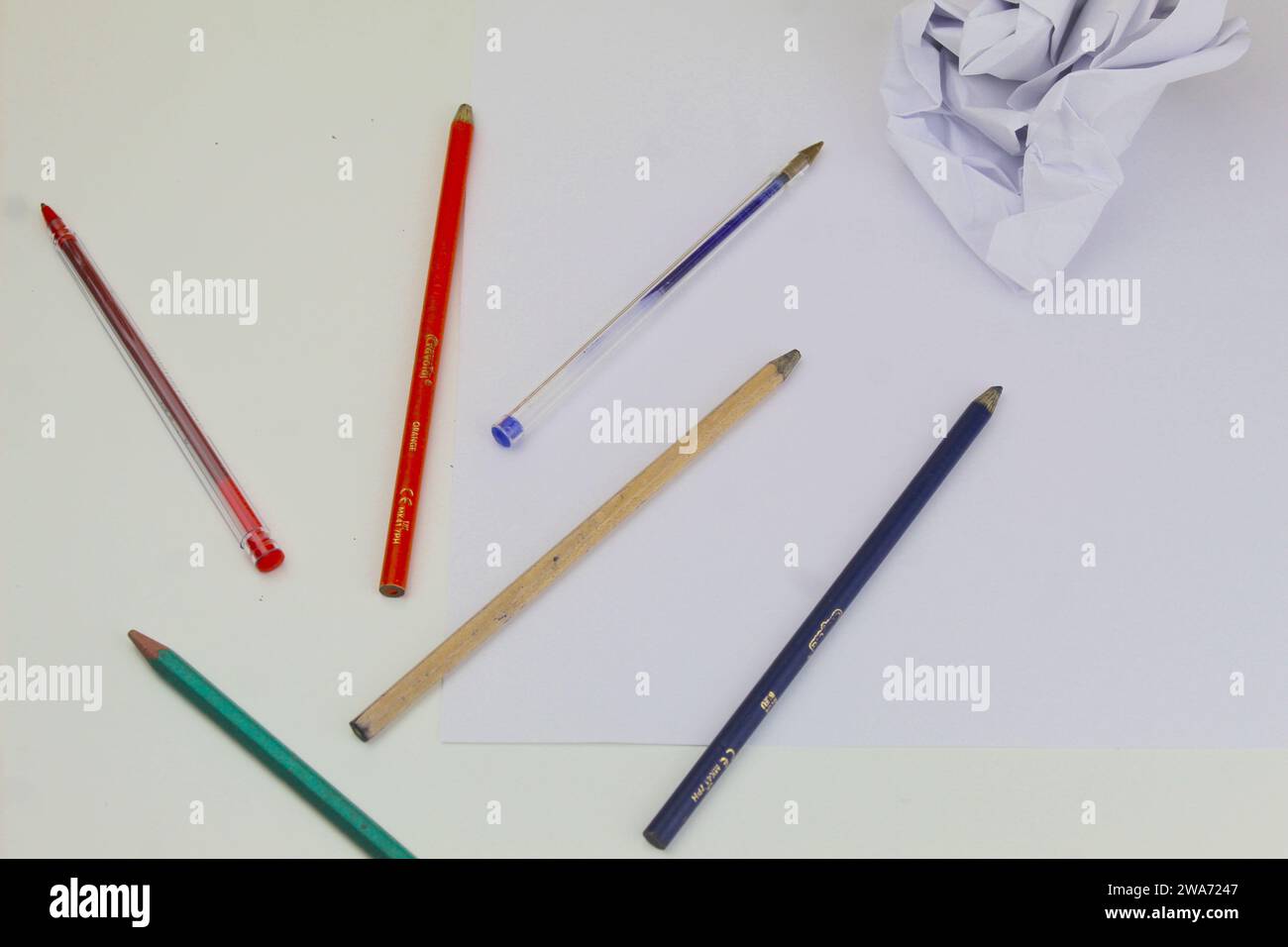 Scrunched up paper hi-res stock photography and images - Alamy
