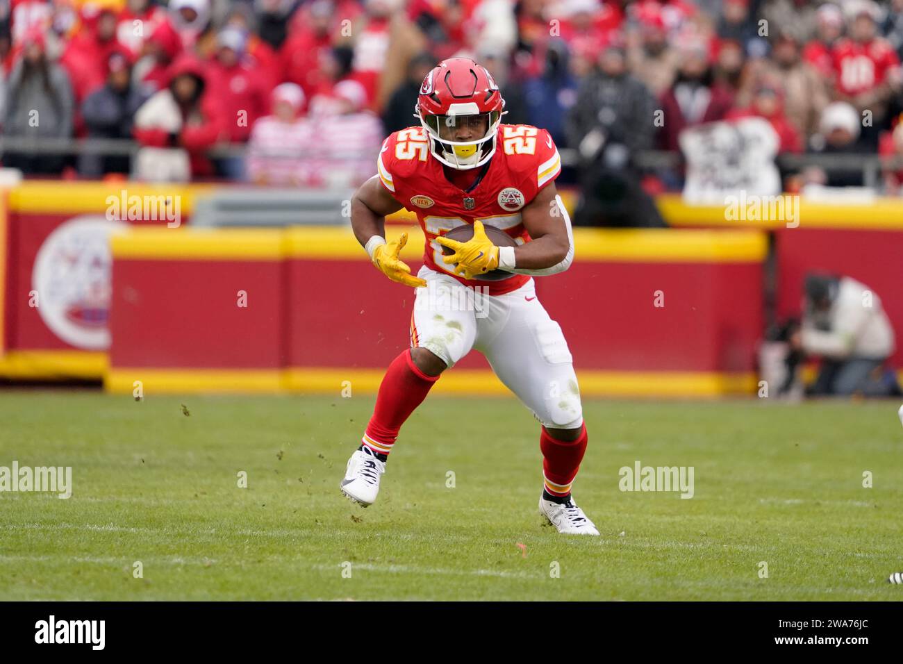 Kansas City Chiefs running back Clyde Edwards Helaire runs against Las