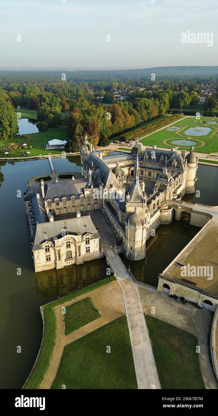 Chateau de chantilly castle hi res stock photography and images alamy