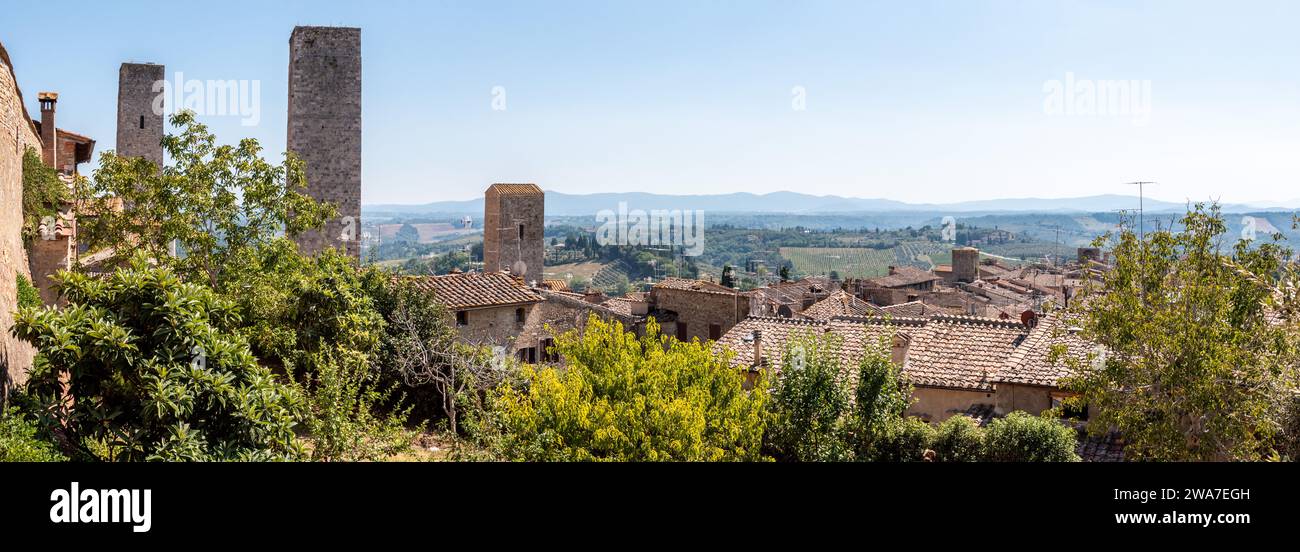 The towers Cugnanesi and Becci in San Gimignano, Italy Stock Photo