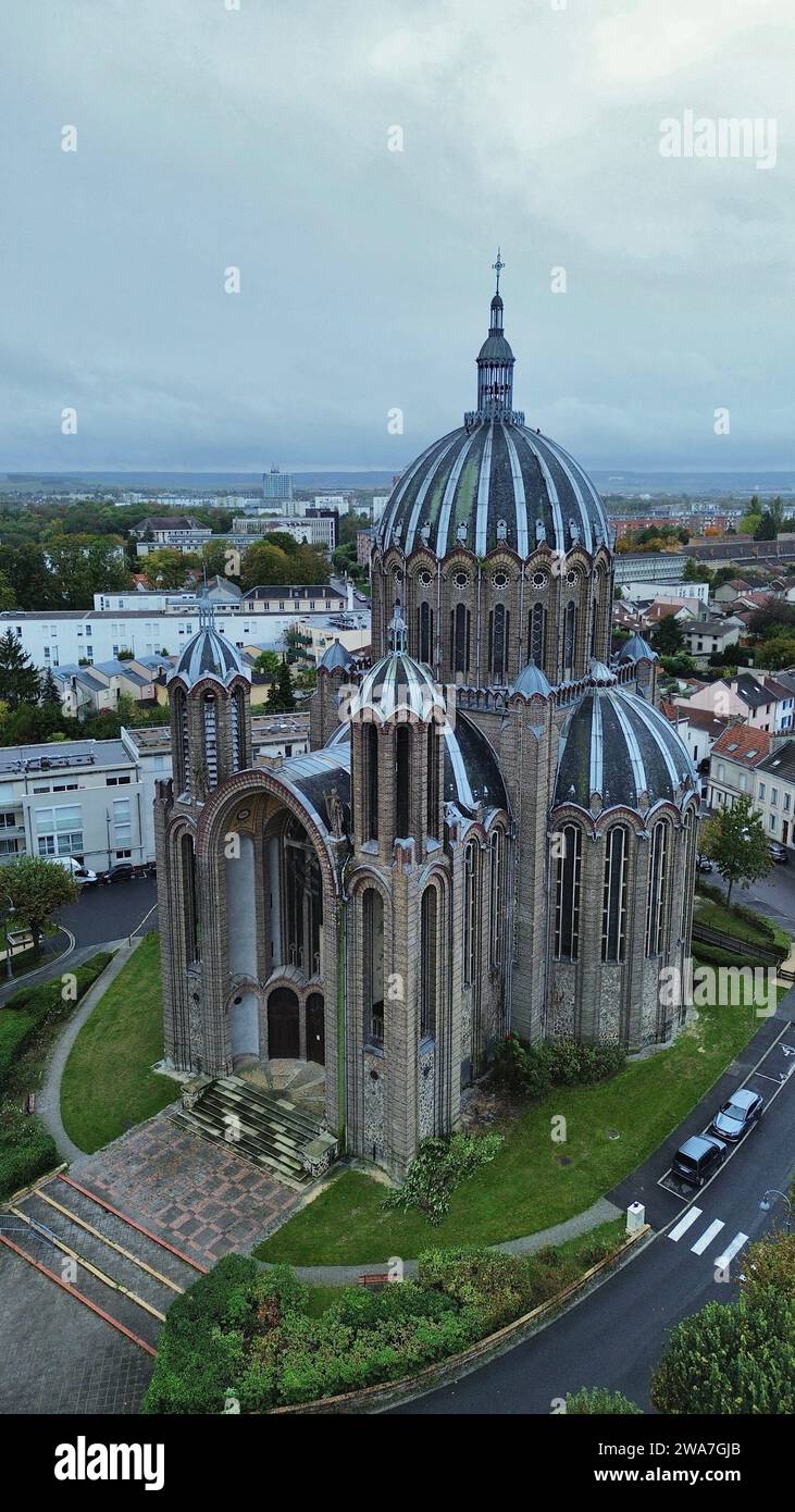 drone photo SainteClotilde basilica, Basilique SainteClotilde Reims