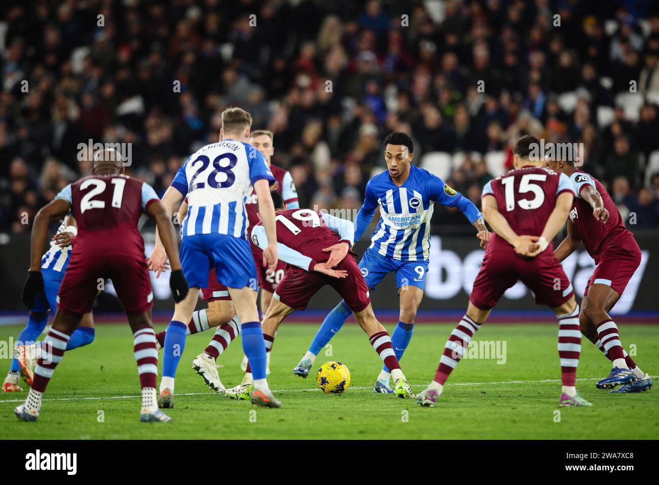 london-uk-2nd-jan-2024-joao-pedro-of-brighton-hove-albion-in-action-during-the-premier-league-match-between-west-ham-united-and-brighton-and-hove-albion-at-london-stadium-credit-craig-mercer-alamy-live-news-2WA7XC8.jpg
