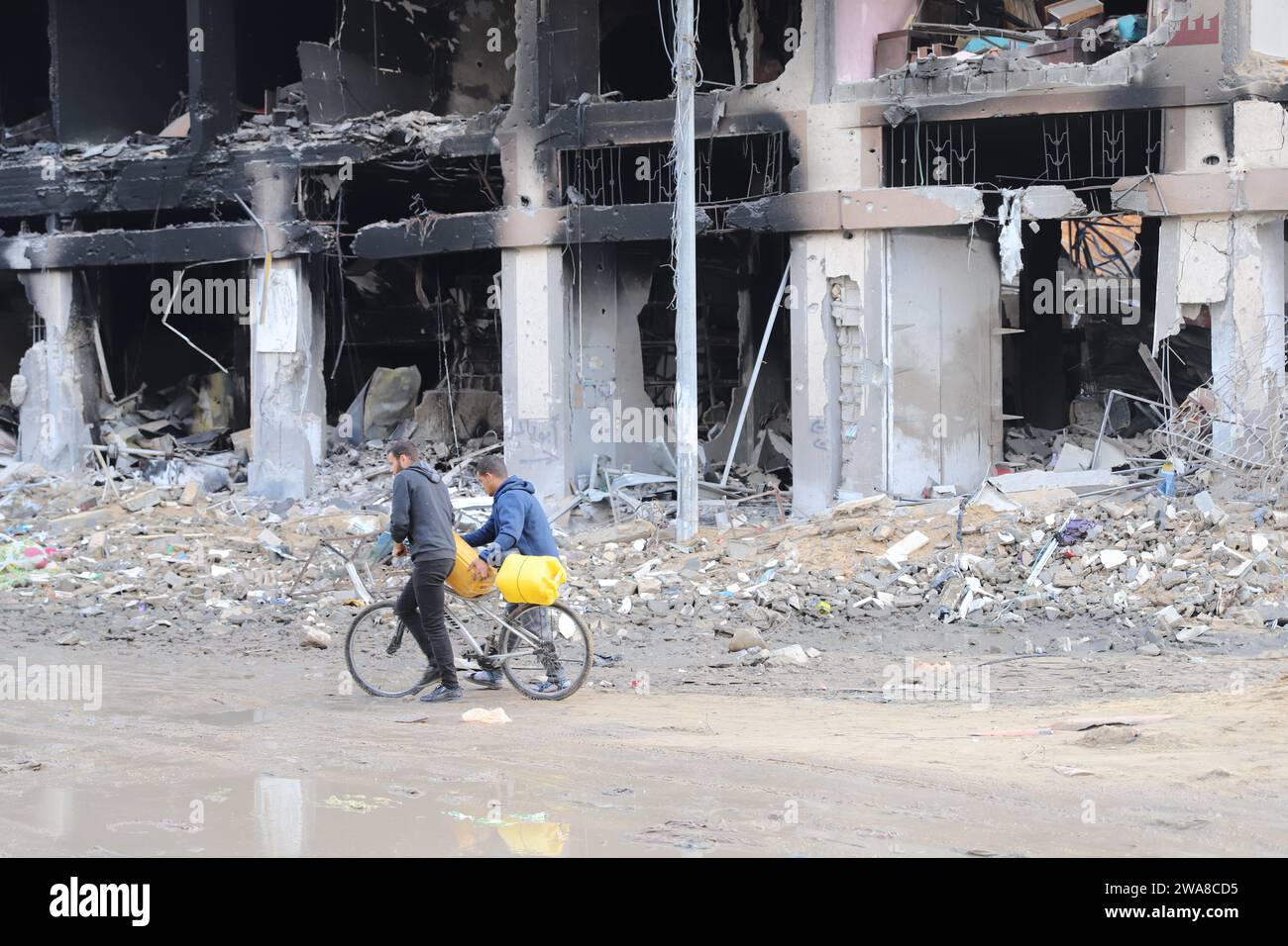 Gaza 7th Oct 2023 People Walk Past Destroyed Buildings In Gaza City   Gaza 7th Oct 2023 People Walk Past Destroyed Buildings In Gaza City On Jan 2 2024 The Death Toll Of Palestinians Has Exceeded 22000 After The Outbreak Of The Israel Hamas Conflict On Oct 7 2023 The Hamas Run Health Ministry Said On Tuesday Credit Mohammed Alixinhuaalamy Live News 2WA8CD5 