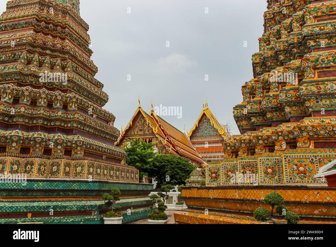 Wat Pho, Temple of the Reclining Buddha, its official name is Wat Phra