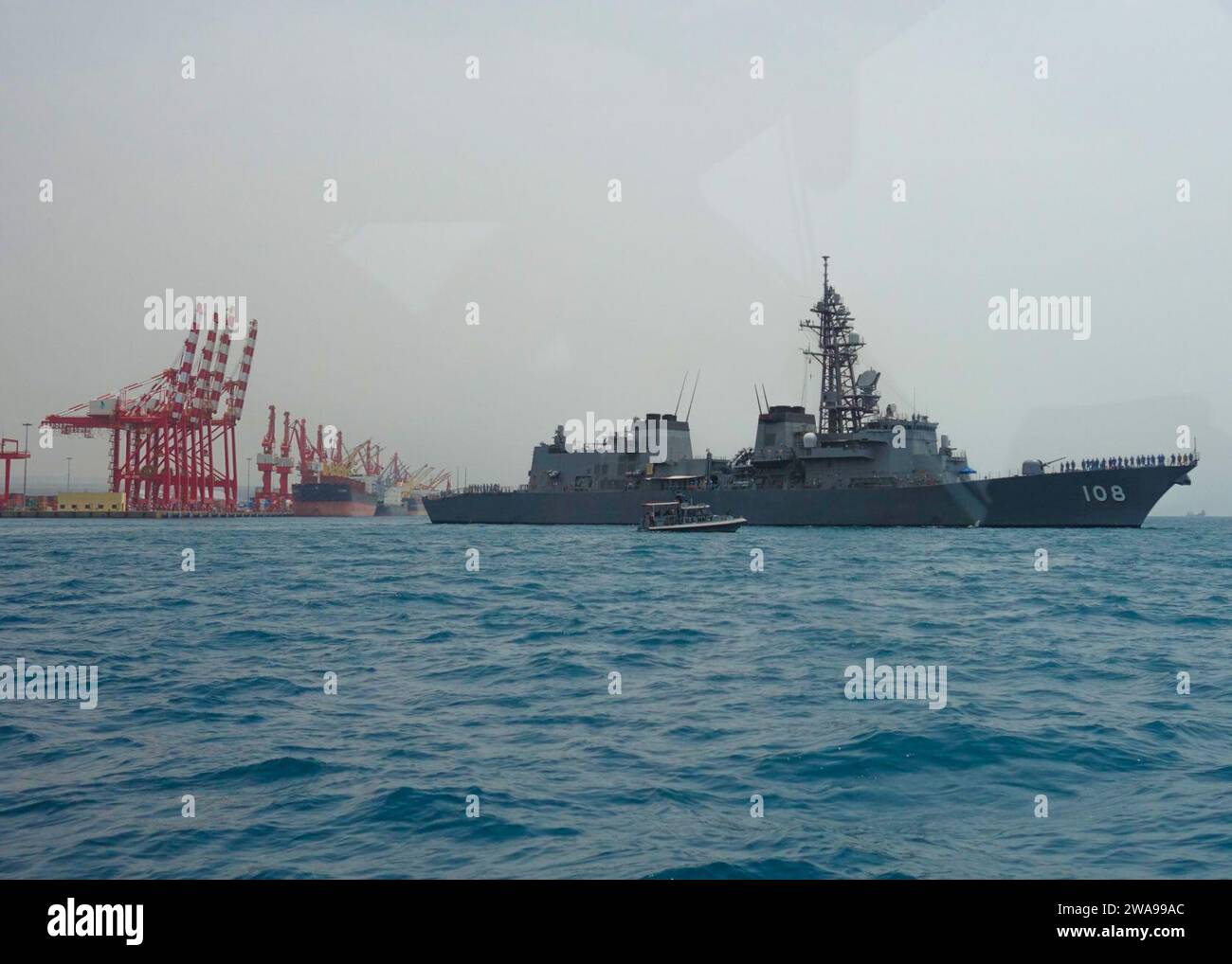 US military forces. 180530FD185-08431 GULF OF TADJOURA, Djibouti (May 30, 2018) Sailors assigned to Task Group (TG) 68.6 observe the Japanese Murasame-class destroyer JDS Akebono (DD 108) transiting the Port of Djibouti, Djibouti, May 30, 2018. TG-68.6 is forward-deployed to the U.S. 6th Fleet area of operations and conducts joint and naval operations, often in concert with allied and interagency partners, in order to advance U.S. national interests and security and stability in Europe and Africa. (U.S. Navy photo by Engineman 2nd Class Carlos Monsalve/Released) Stock Photo