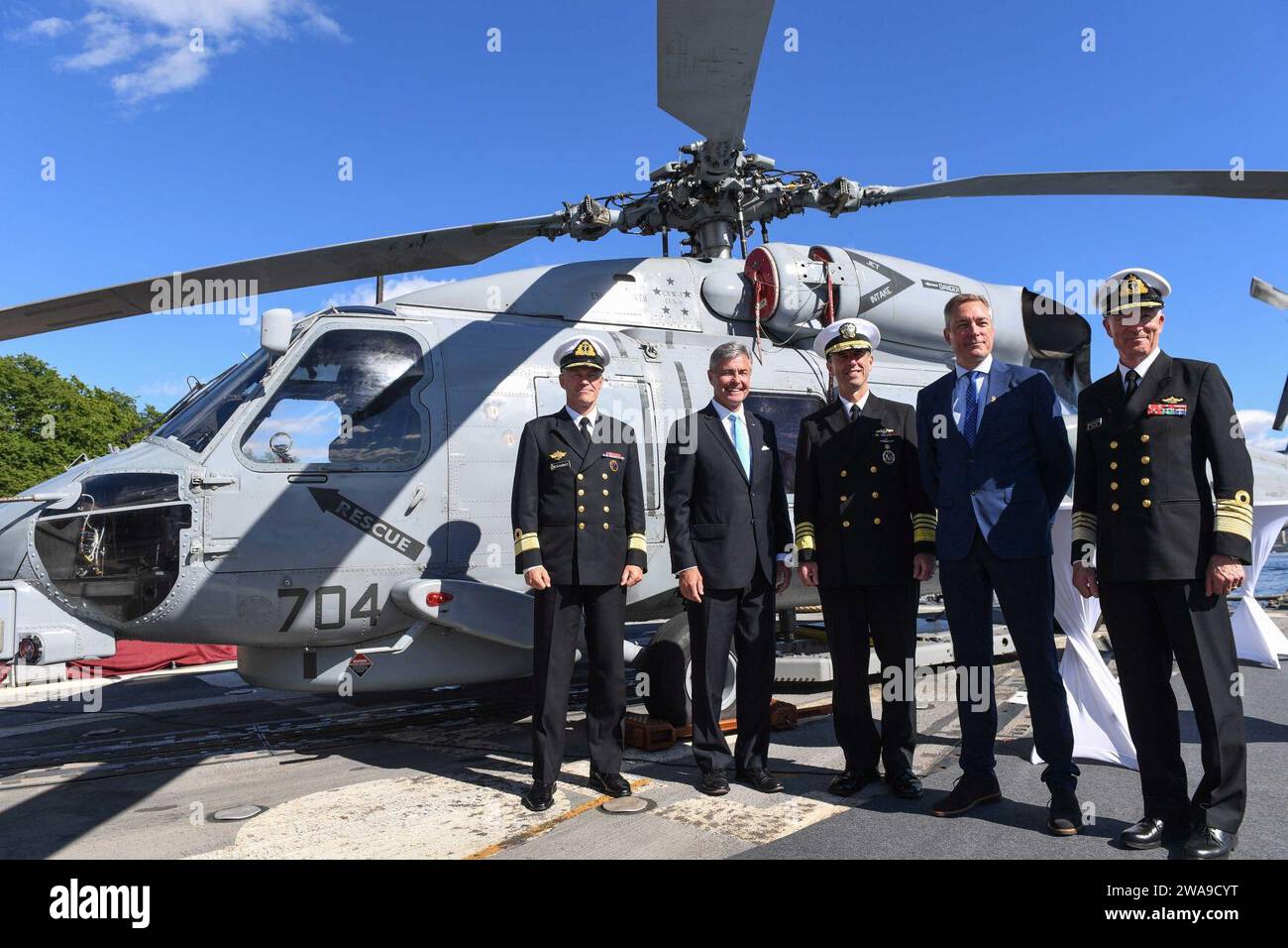 US military forces. 180625FP878-208 OSLO, Norway (June 25, 2018) From left to right, Chief of the Norwegian Royal Navy Rear Adm. Nils Stensones, U.S. Ambassador to Norway Kenneth J. Braithwaite, Chief of Naval Operations Adm. John Richardson, Norwegian Minister of Defense Frank Bakke-Jensen, and the Norwegian Chief of Defense Adm. Haakon Bruun-Hanssen, pose for a photo aboard the Arleigh Burke-class guided-missile destroyer USS Bainbridge (DDG 96) in Oslo, Norway, June 25, 2018. Bainbridge, homeported at Naval Station Norfolk, is conducting naval operations in the U.S. 6th Fleet area of operat Stock Photo
