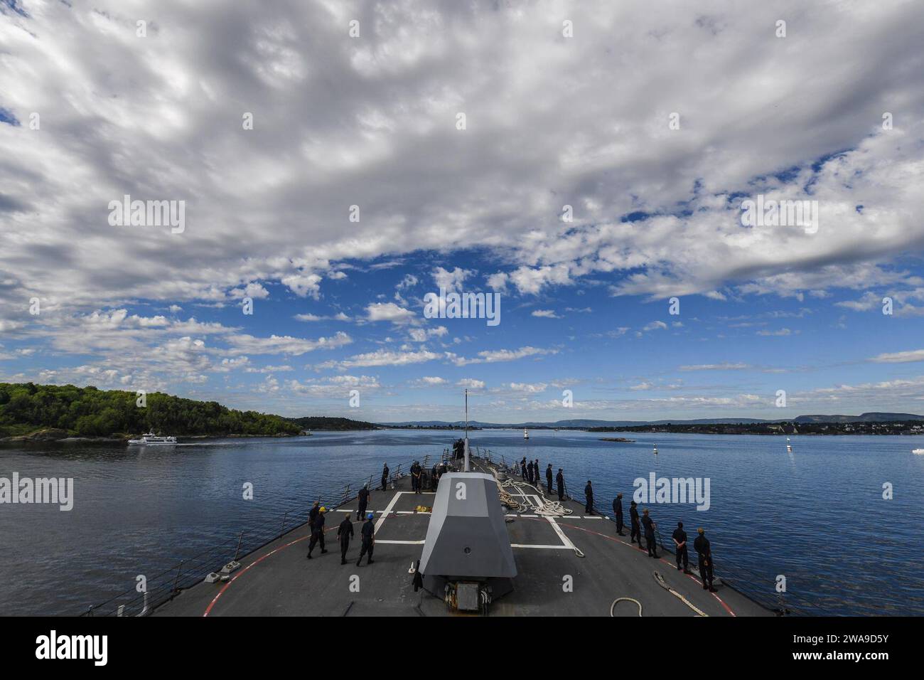 US military forces. 180626FP878-031 OSLO, Norway (June 26, 2018) The Arleigh Burke-class guided-missile destroyer USS Bainbridge (DDG 96), departs Oslo, Norway, following a scheduled port visit June 26, 2018. Bainbridge, homeported at Naval Station Norfolk, is conducting naval operations in the U.S. 6th Fleet area of operations in support of U.S. national security interests in Europe and Africa. (U.S. Navy photo by Mass Communication Specialist 1st Class Theron J. Godbold/Released) Stock Photo