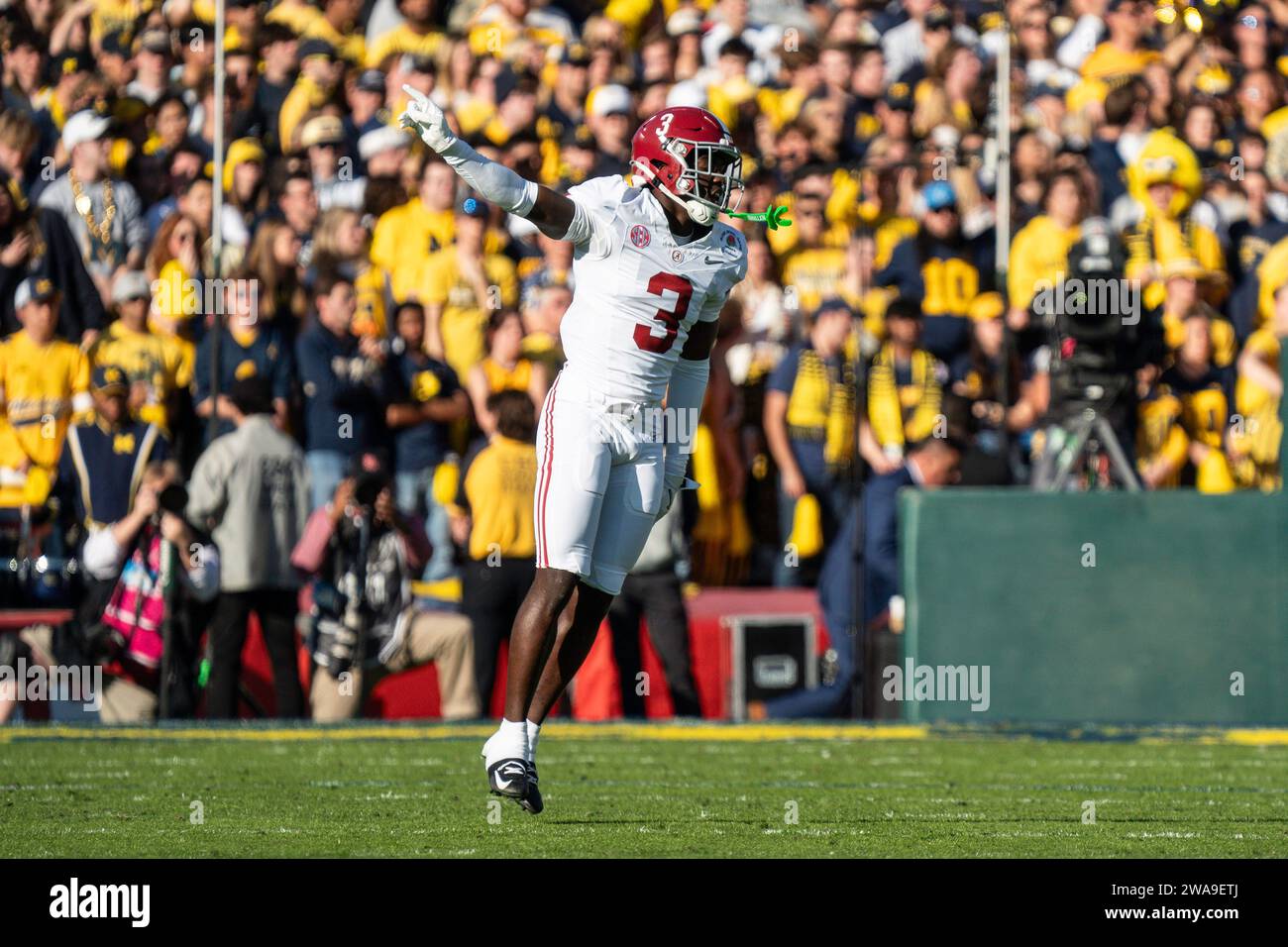 Alabama Crimson Tide defensive back Terrion Arnold (3) celebrates during the CFP Semifinal at the Rose Bowl Game against the Michigan Wolverines, Mond Stock Photo