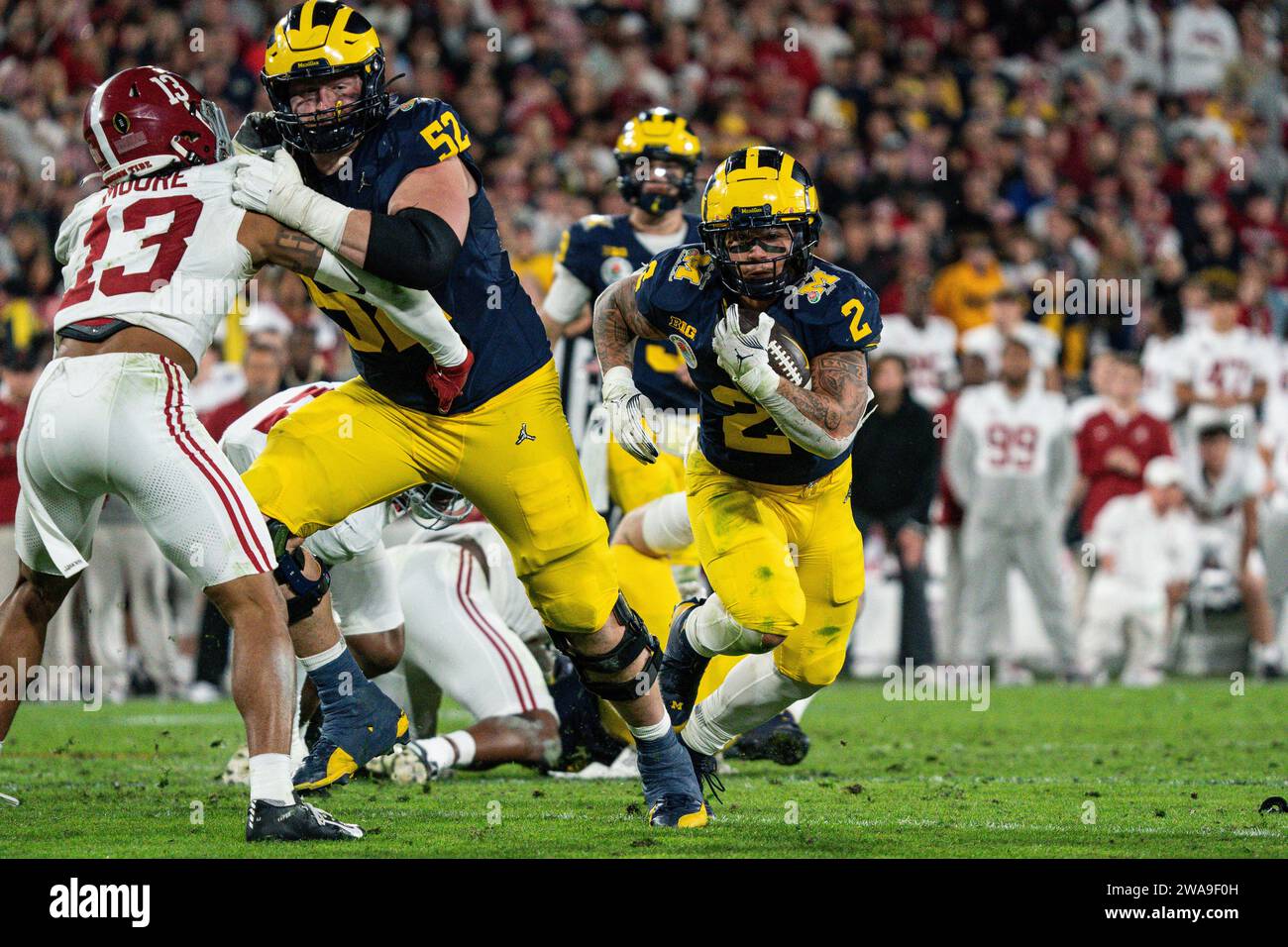 Michigan Wolverines running back Blake Corum (2) runs the ball for the winning touchdown during overtime of the CFP Semifinal at the Rose Bowl Game ag Stock Photo