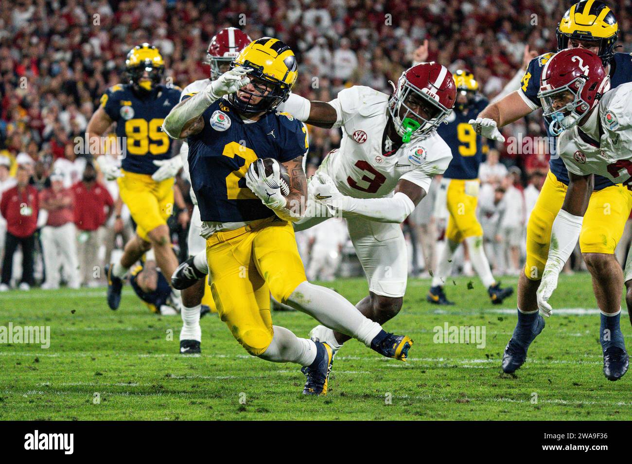 Michigan Wolverines running back Blake Corum (2) runs the ball for the winning touchdown during overtime of the CFP Semifinal at the Rose Bowl Game ag Stock Photo