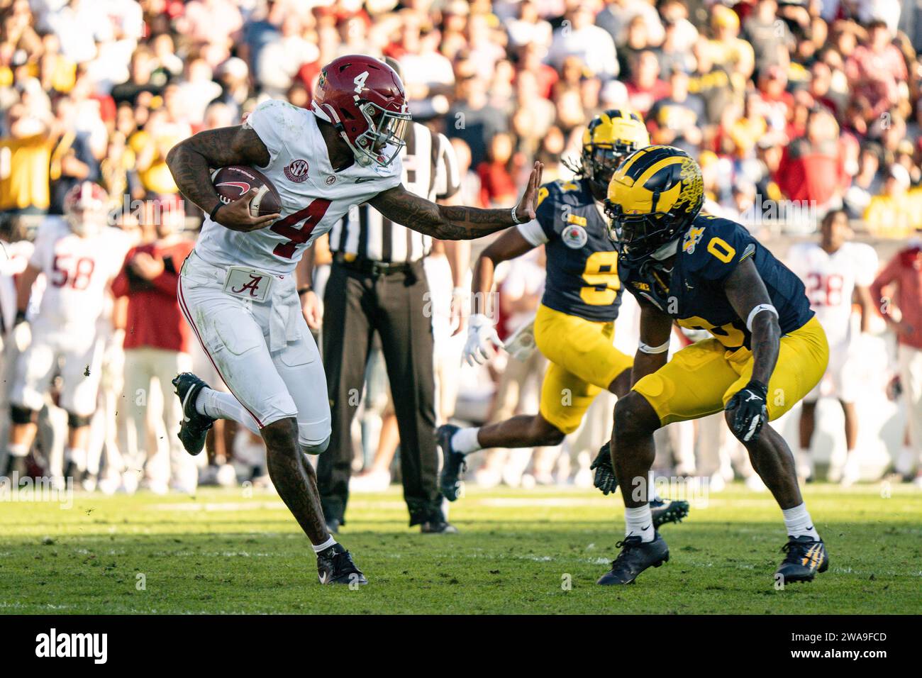 Alabama Crimson Tide quarterback Jalen Milroe (4) runs the ball during the CFP Semifinal at the Rose Bowl Game against the Michigan Wolverines, Monday Stock Photo