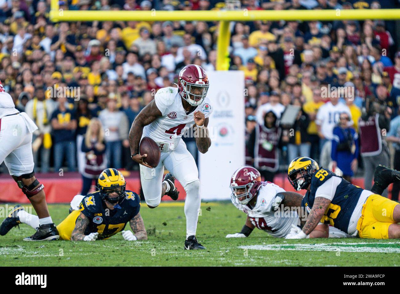 Alabama Crimson Tide quarterback Jalen Milroe (4) runs the ball during the CFP Semifinal at the Rose Bowl Game against the Michigan Wolverines, Monday Stock Photo