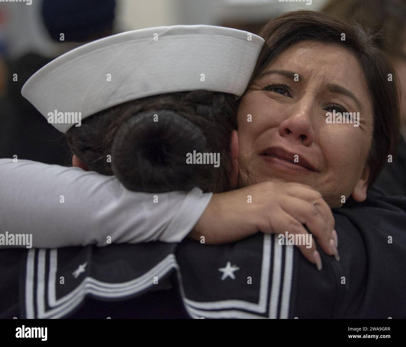 US military forces. GREAT LAKES, Ill. (Dec. 7, 2018) A Sailor embraces with a family member after graduating from Recruit Training Command. More than 30,000 recruits graduate annually from the Navy's only boot camp. (U.S. Navy photo by Mass Communication Specialist 1st Class Spencer Fling/Released) Stock Photo